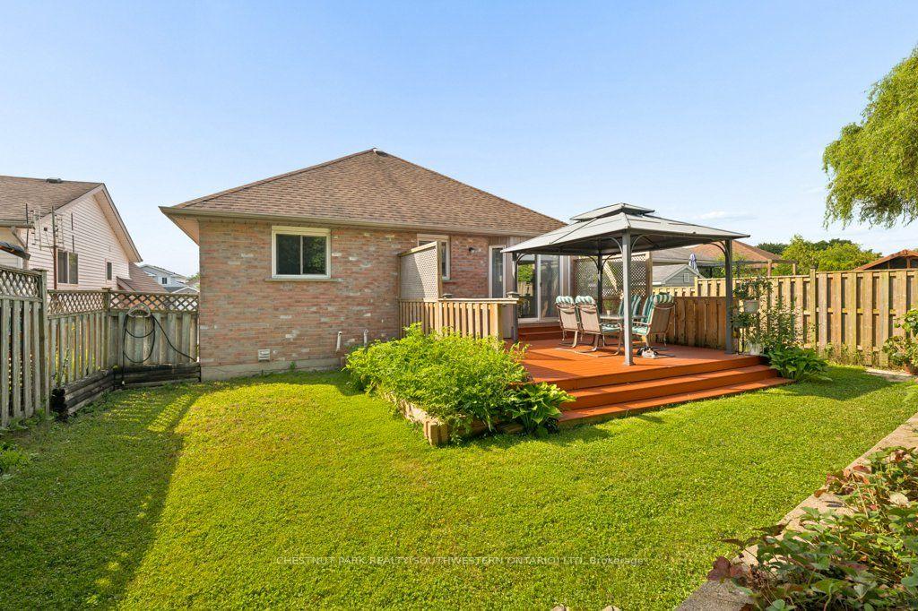 Photo 23 of 158 Bankside Drive, Kitchener, Highland West — HOMEH