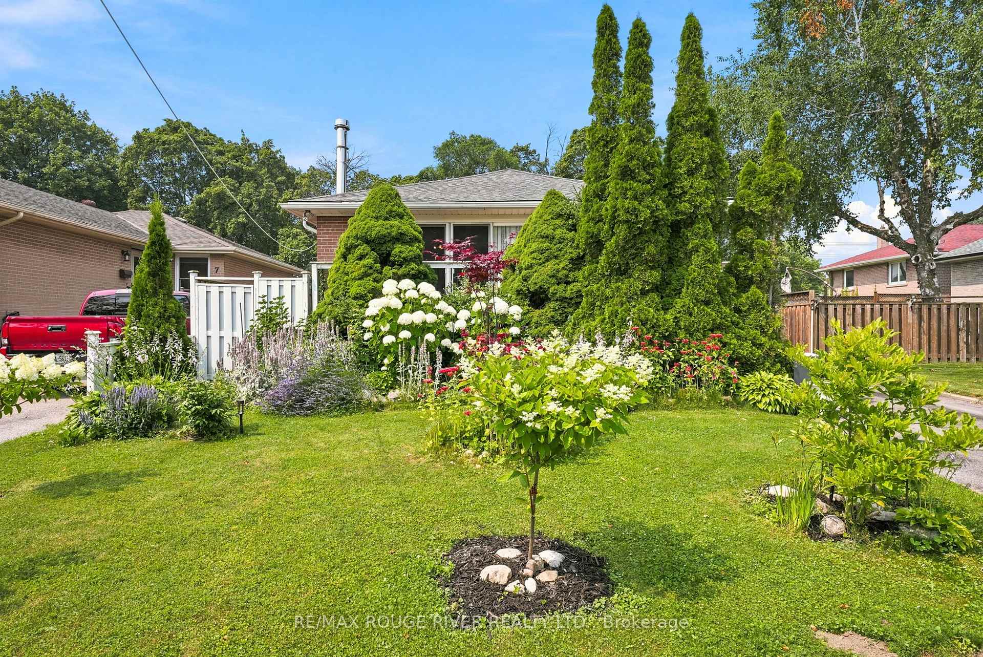Photo 3 of 5 Pixley Crescent, Scarborough, West Hill — HOMEH
