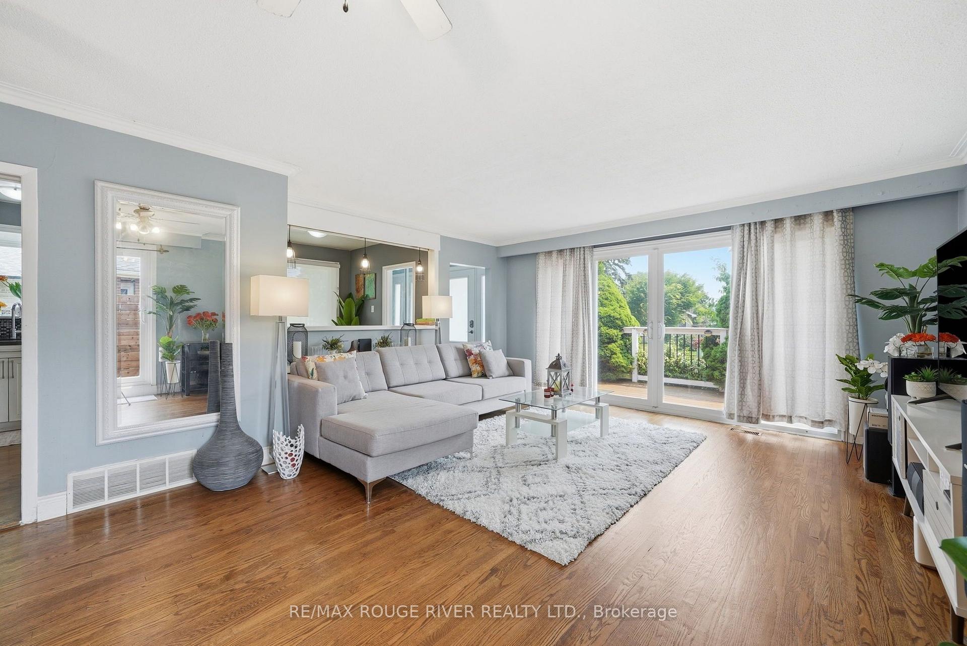 Photo 7 of 5 Pixley Crescent, Scarborough, West Hill — HOMEH