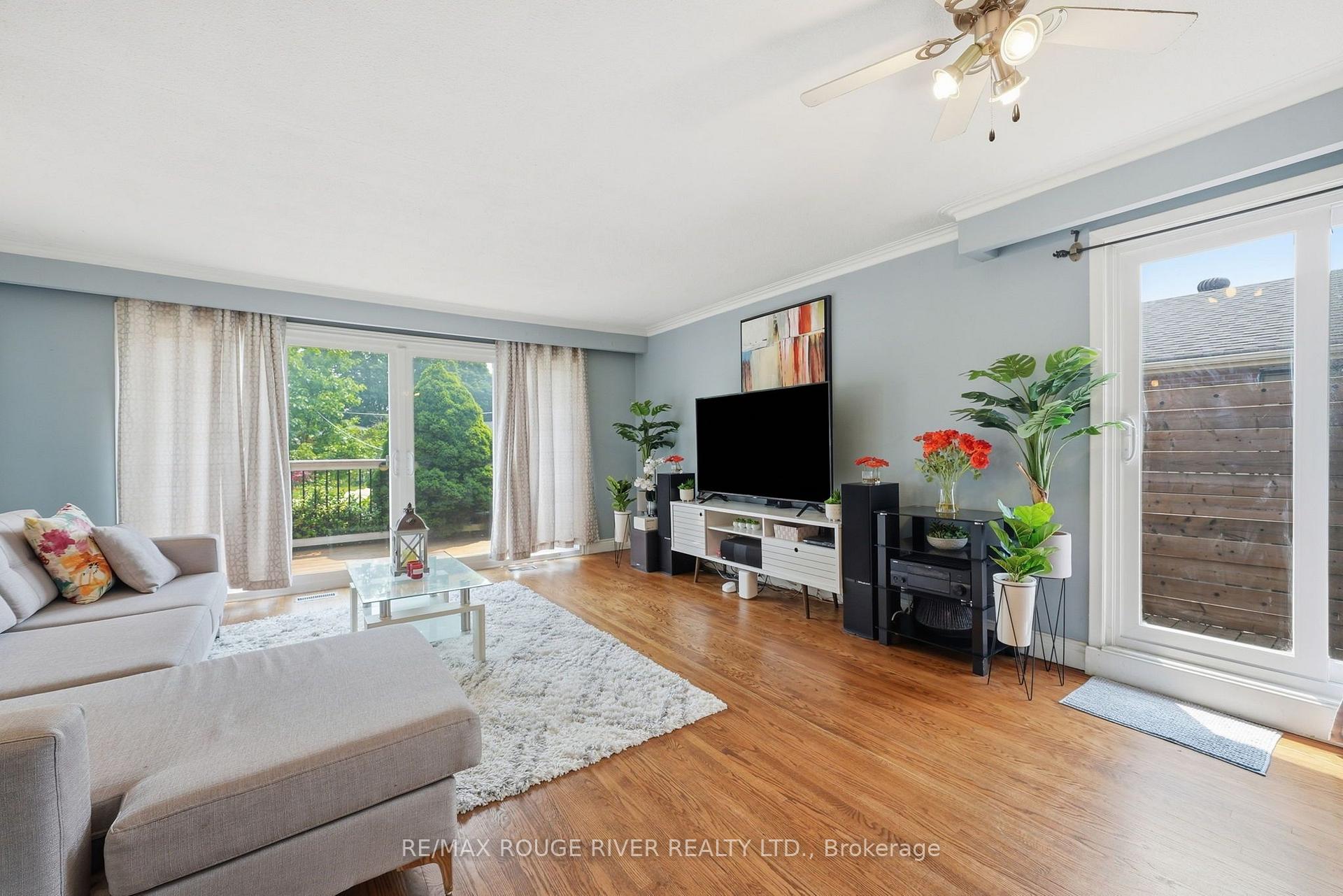 Photo 8 of 5 Pixley Crescent, Scarborough, West Hill — HOMEH