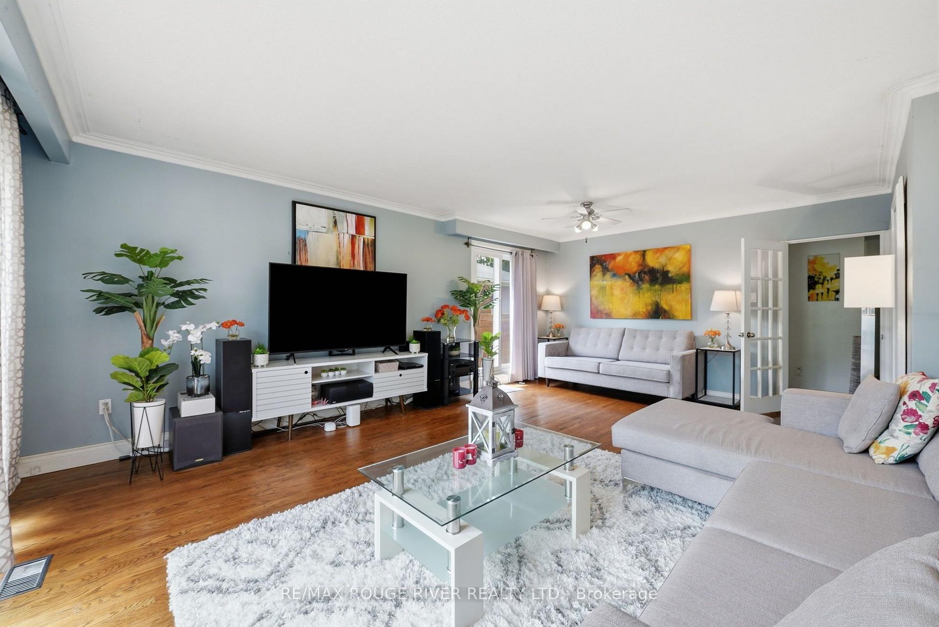 Photo 9 of 5 Pixley Crescent, Scarborough, West Hill — HOMEH