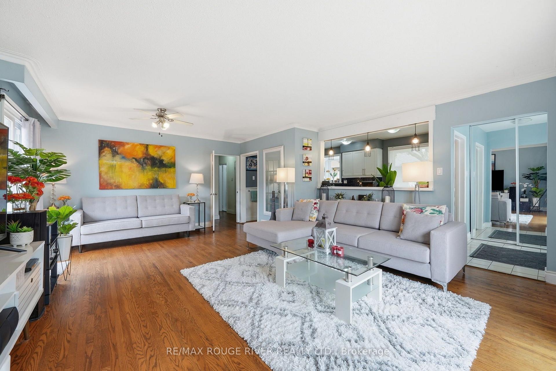 Photo 10 of 5 Pixley Crescent, Scarborough, West Hill — HOMEH