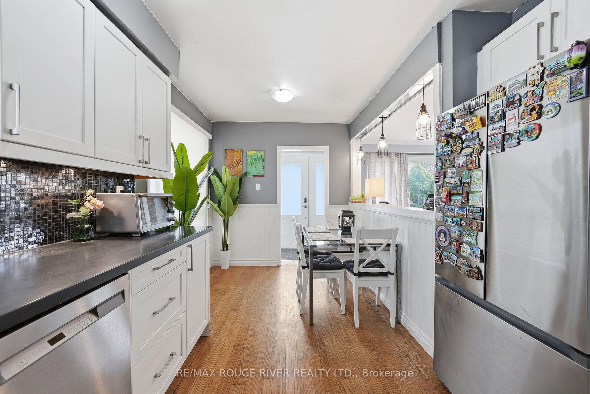 Photo 13 of 5 Pixley Crescent, Scarborough, West Hill — HOMEH