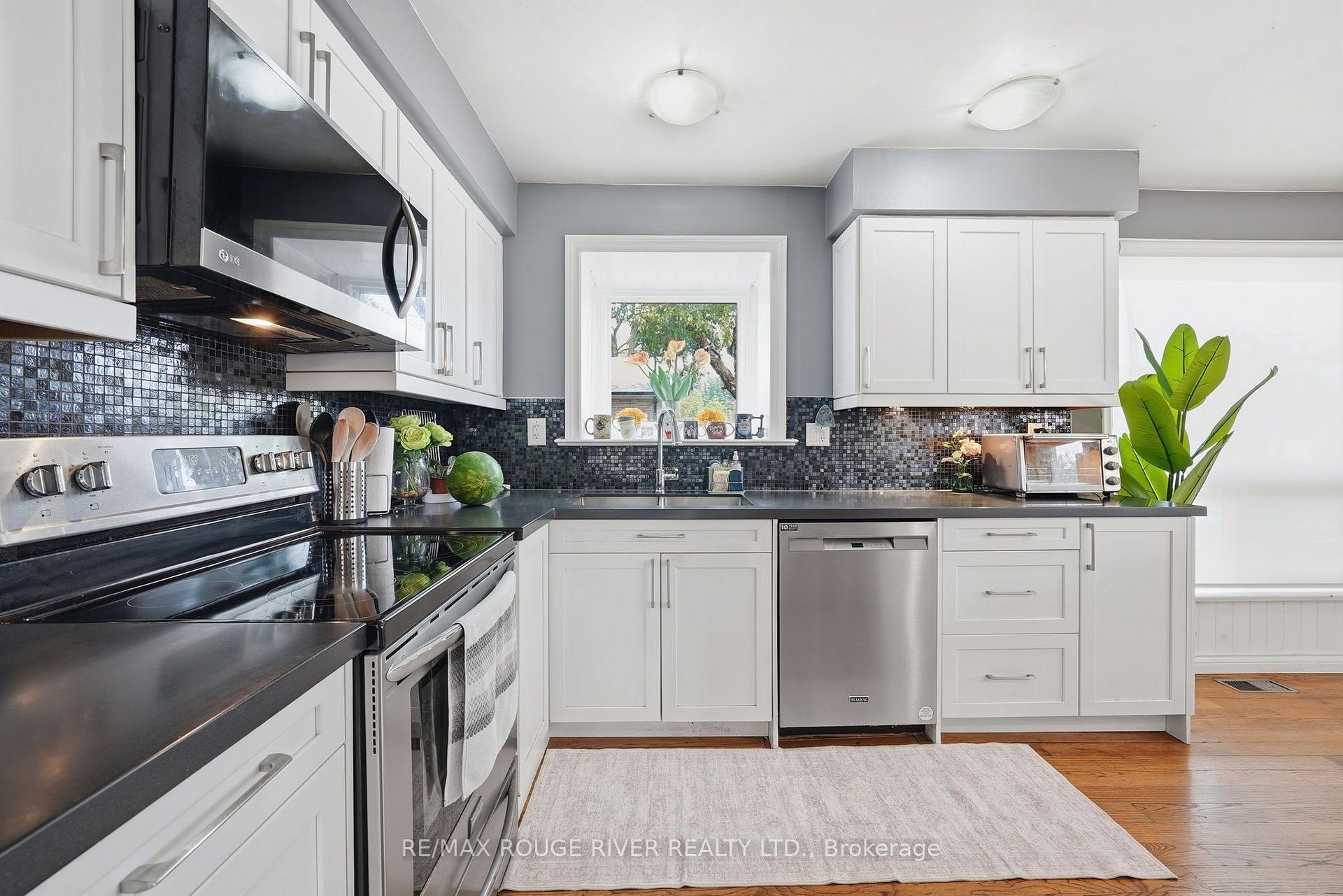 Photo 15 of 5 Pixley Crescent, Scarborough, West Hill — HOMEH