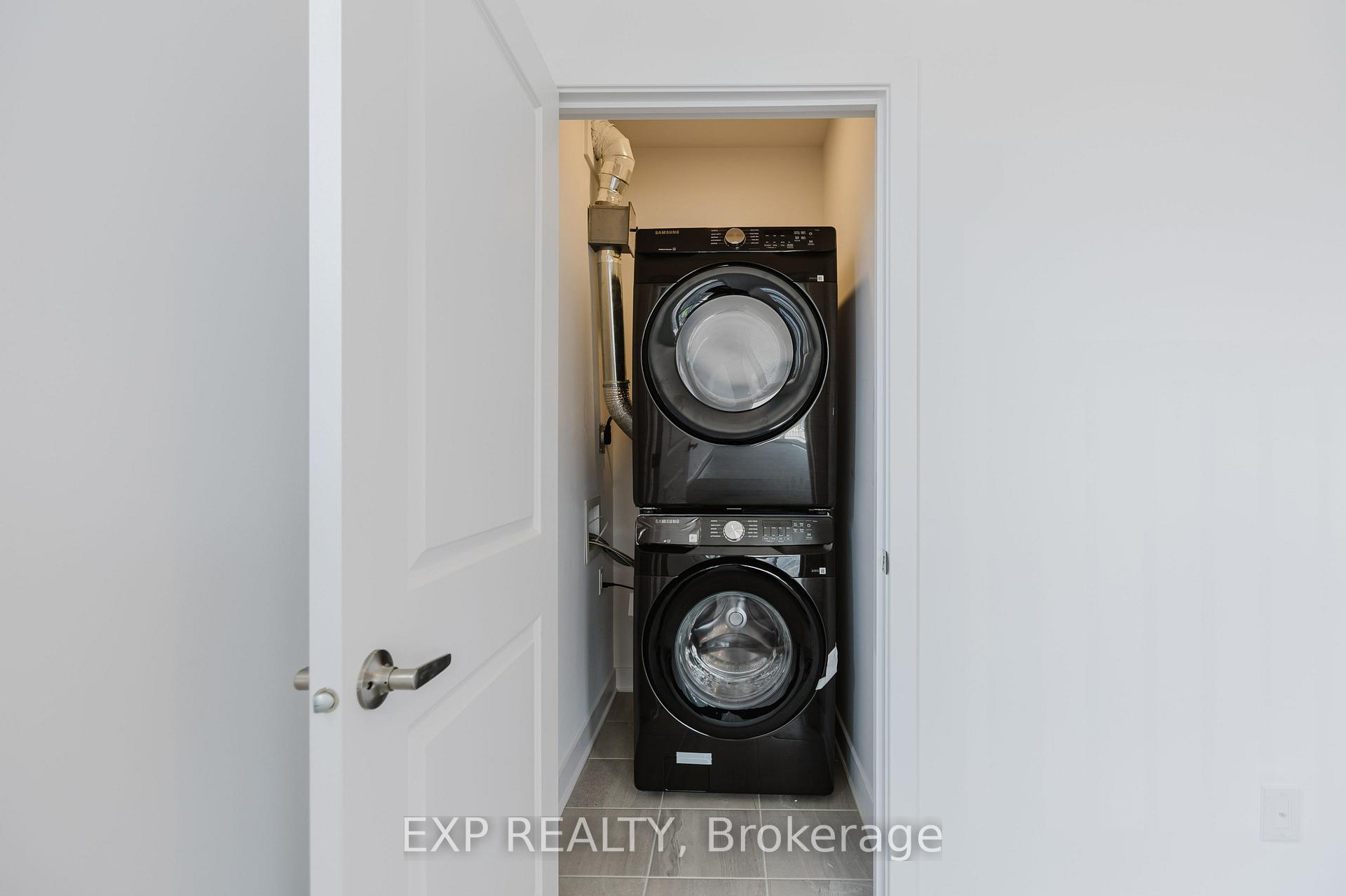 Photo 10 of Unit E, 230 Pingwi Place E, Ottawa, Blossom Park/Kemp Park/Findlay Creek — HOMEH