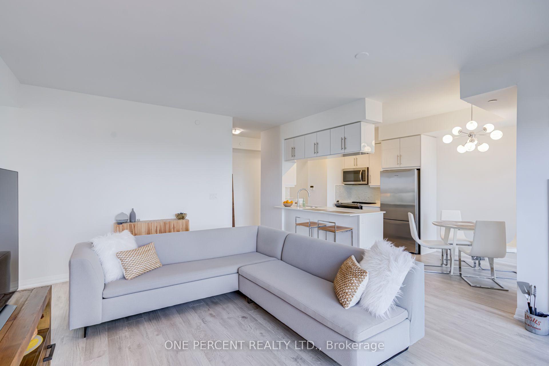 Photo 2 of Unit 804, 65 Oneida Crescent, Richmond Hill, Langstaff — HOMEH