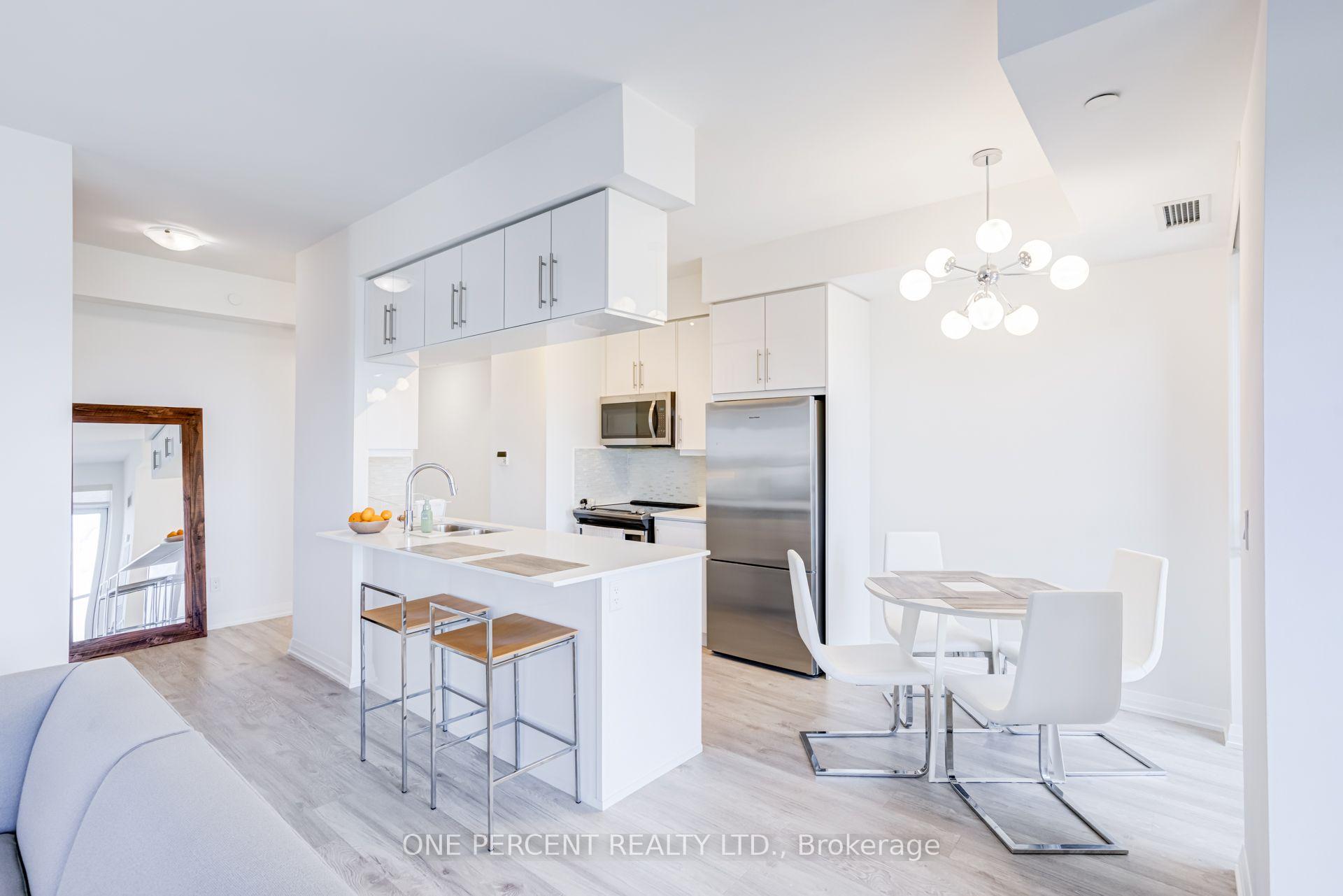 Photo 3 of Unit 804, 65 Oneida Crescent, Richmond Hill, Langstaff — HOMEH