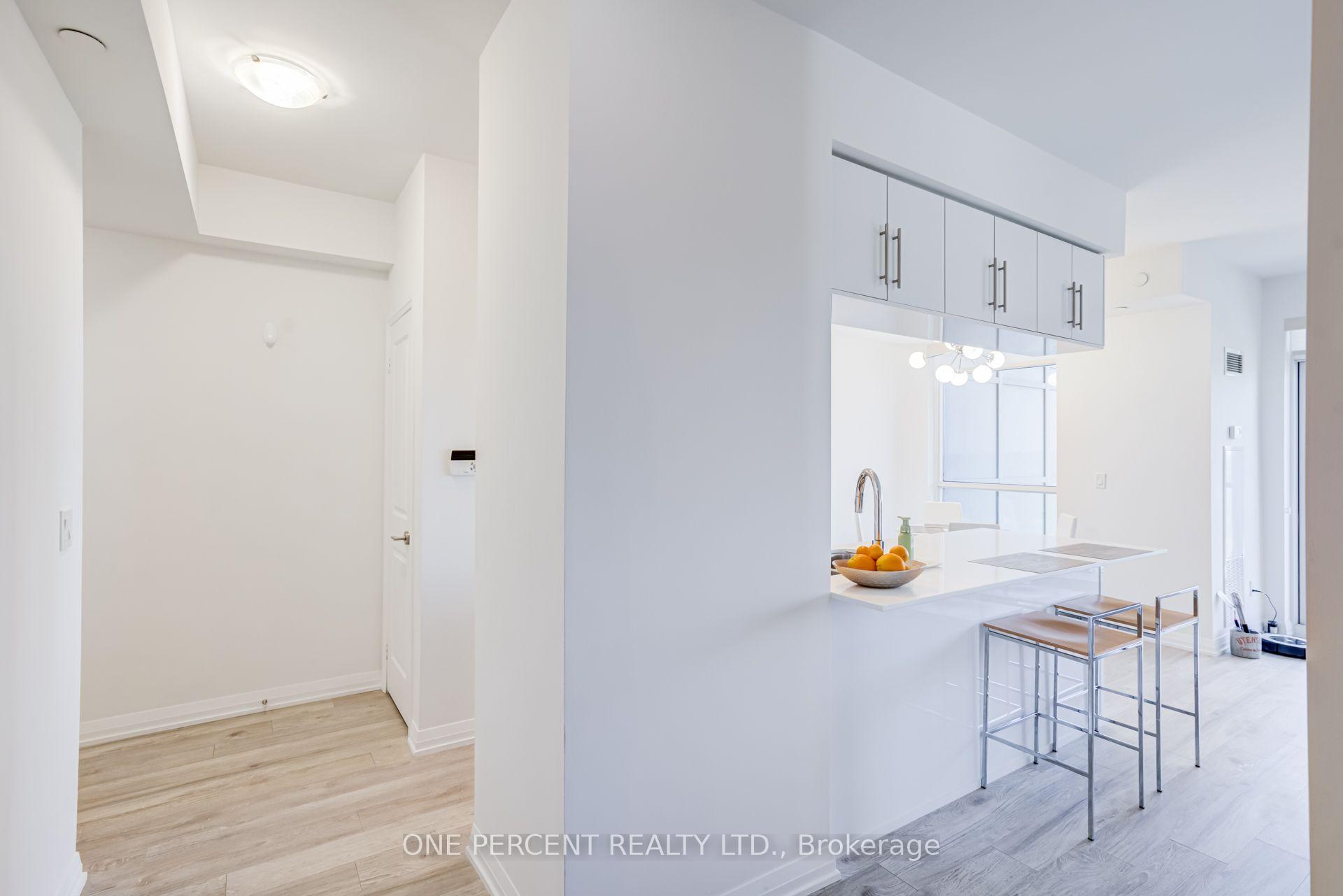 Photo 8 of Unit 804, 65 Oneida Crescent, Richmond Hill, Langstaff — HOMEH