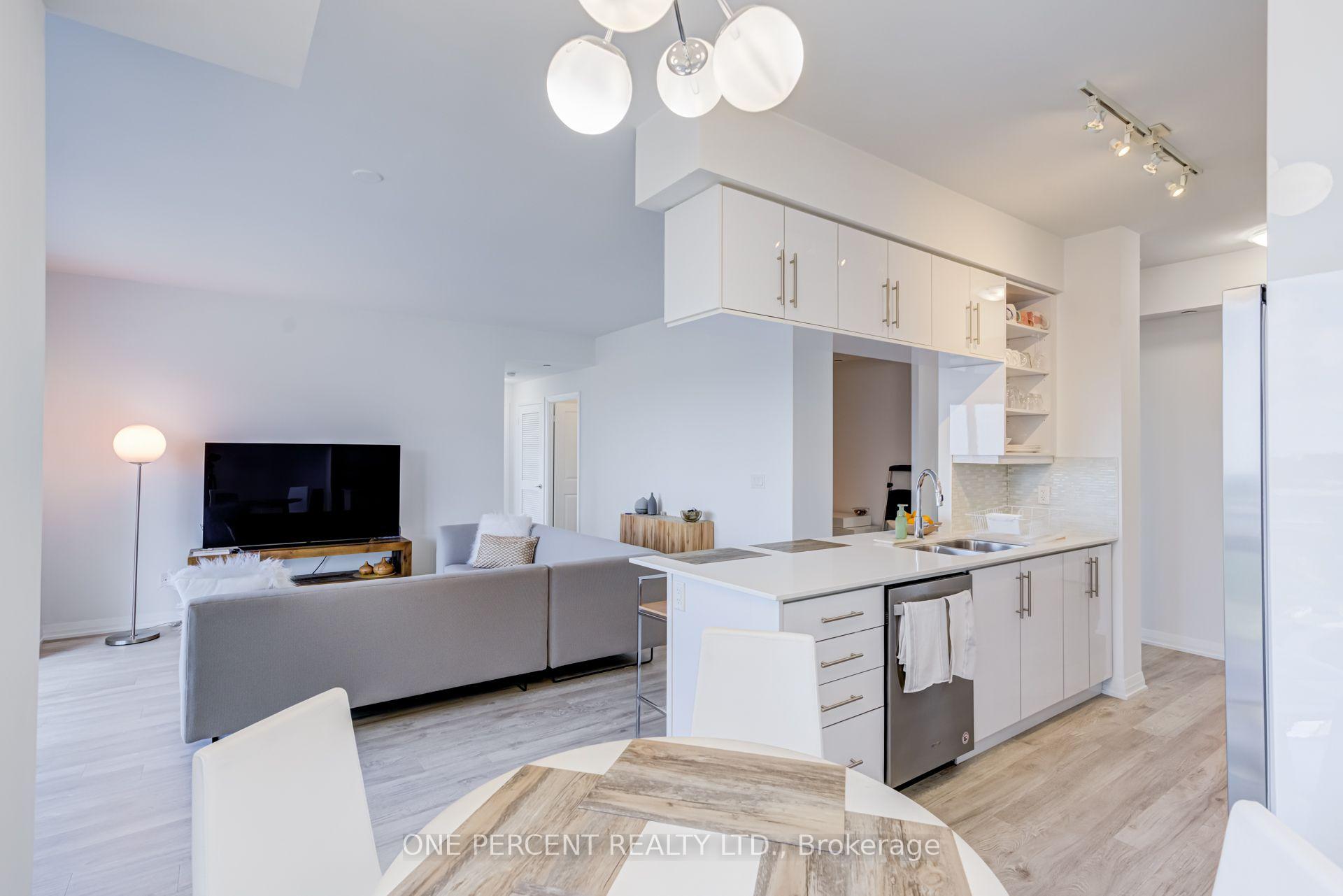 Photo 9 of Unit 804, 65 Oneida Crescent, Richmond Hill, Langstaff — HOMEH