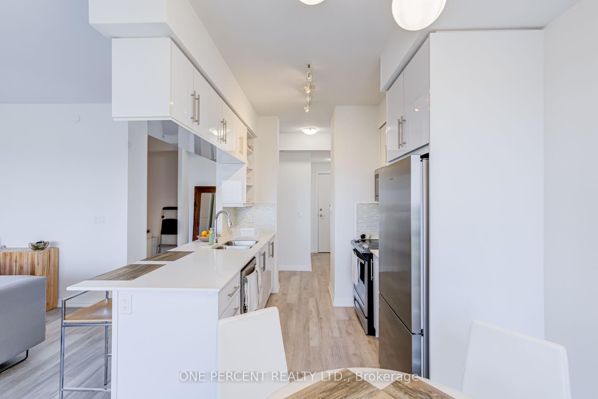 Photo 11 of Unit 804, 65 Oneida Crescent, Richmond Hill, Langstaff — HOMEH