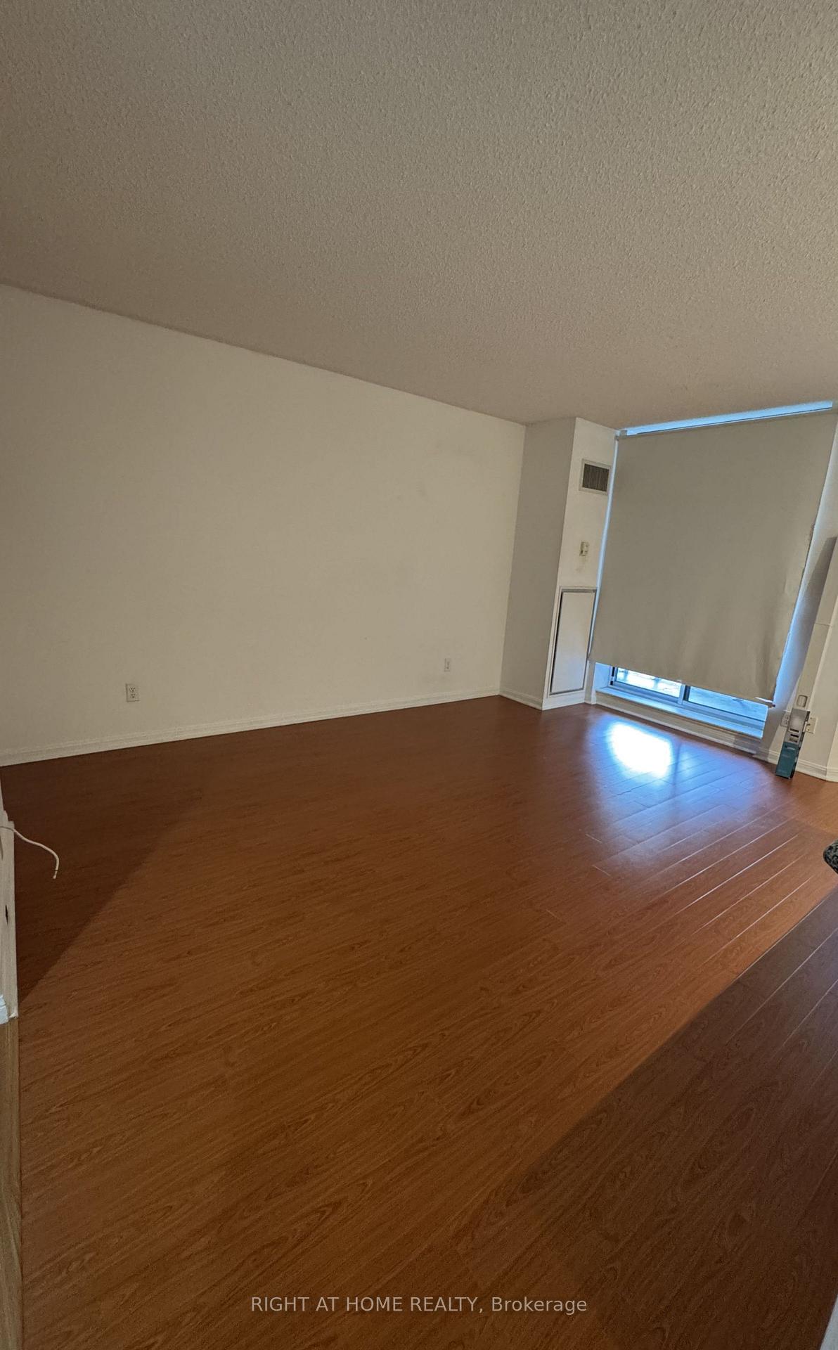 Photo 5 of Unit 1221, 140 Simcoe Street, Toronto, Waterfront Communities — HOMEH