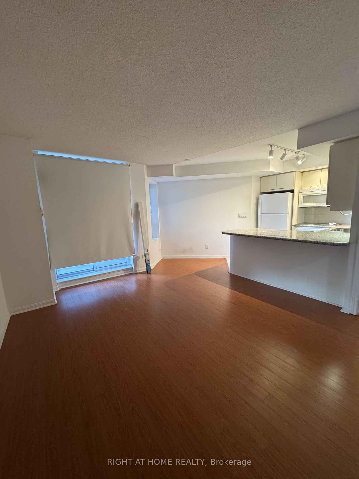 Photo 6 of Unit 1221, 140 Simcoe Street, Toronto, Waterfront Communities — HOMEH