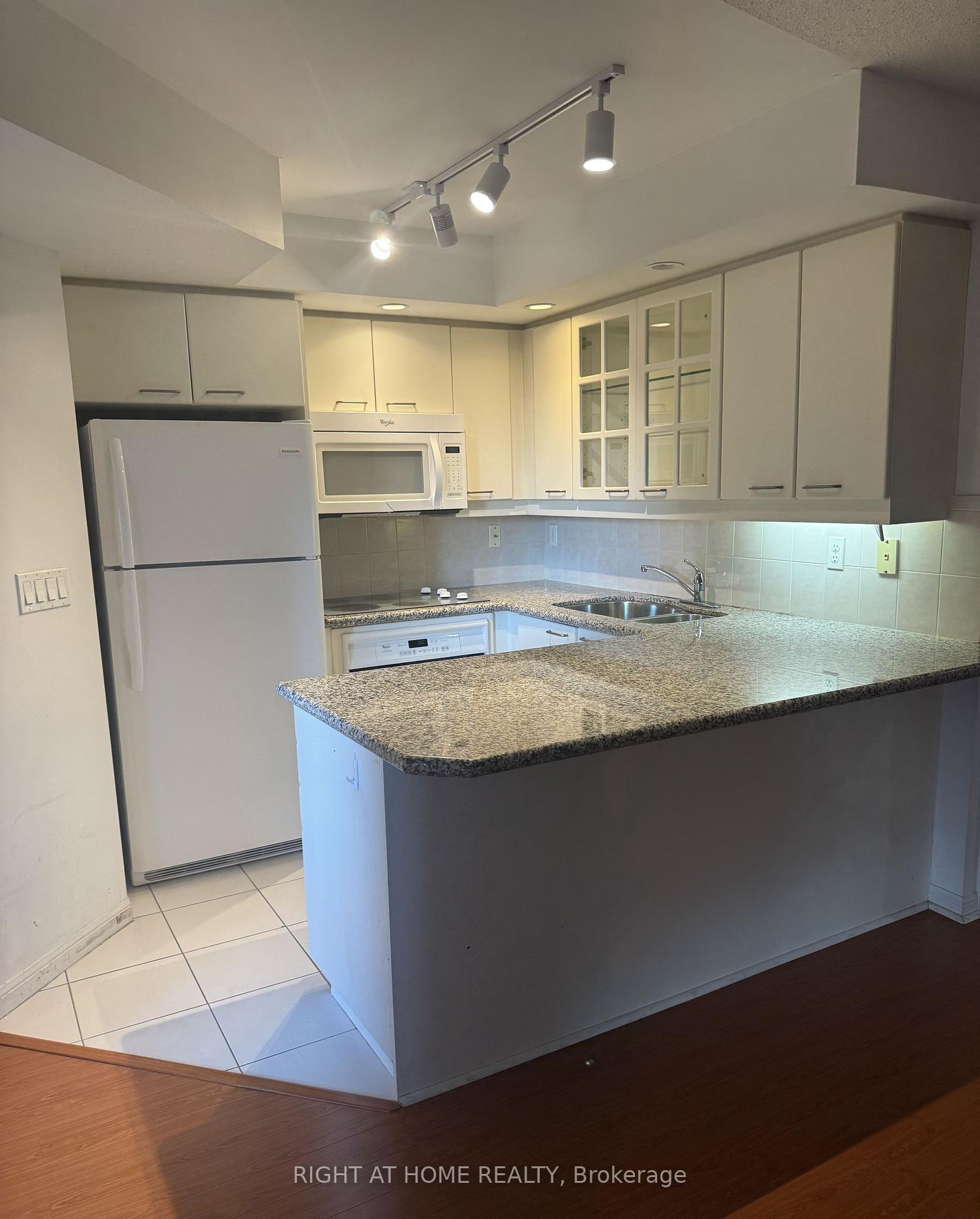 Photo 7 of Unit 1221, 140 Simcoe Street, Toronto, Waterfront Communities — HOMEH