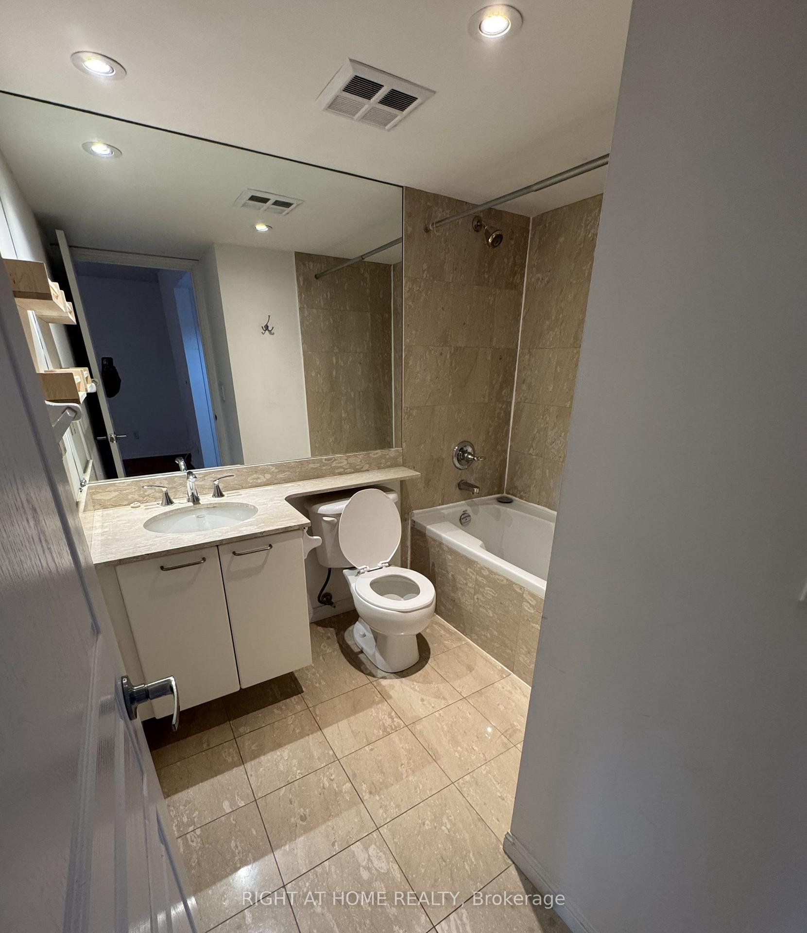 Photo 9 of Unit 1221, 140 Simcoe Street, Toronto, Waterfront Communities — HOMEH