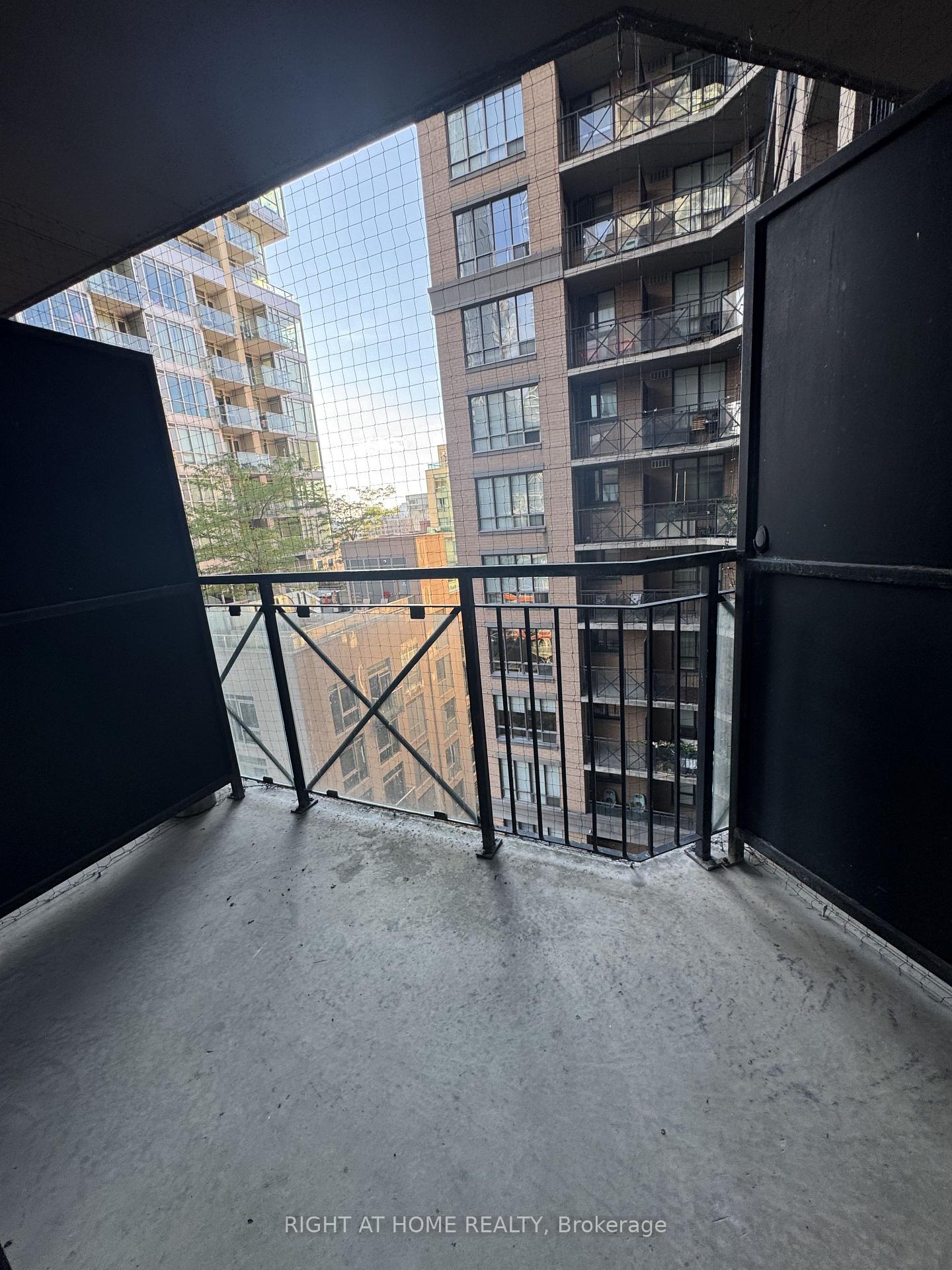 Photo 10 of Unit 1221, 140 Simcoe Street, Toronto, Waterfront Communities — HOMEH