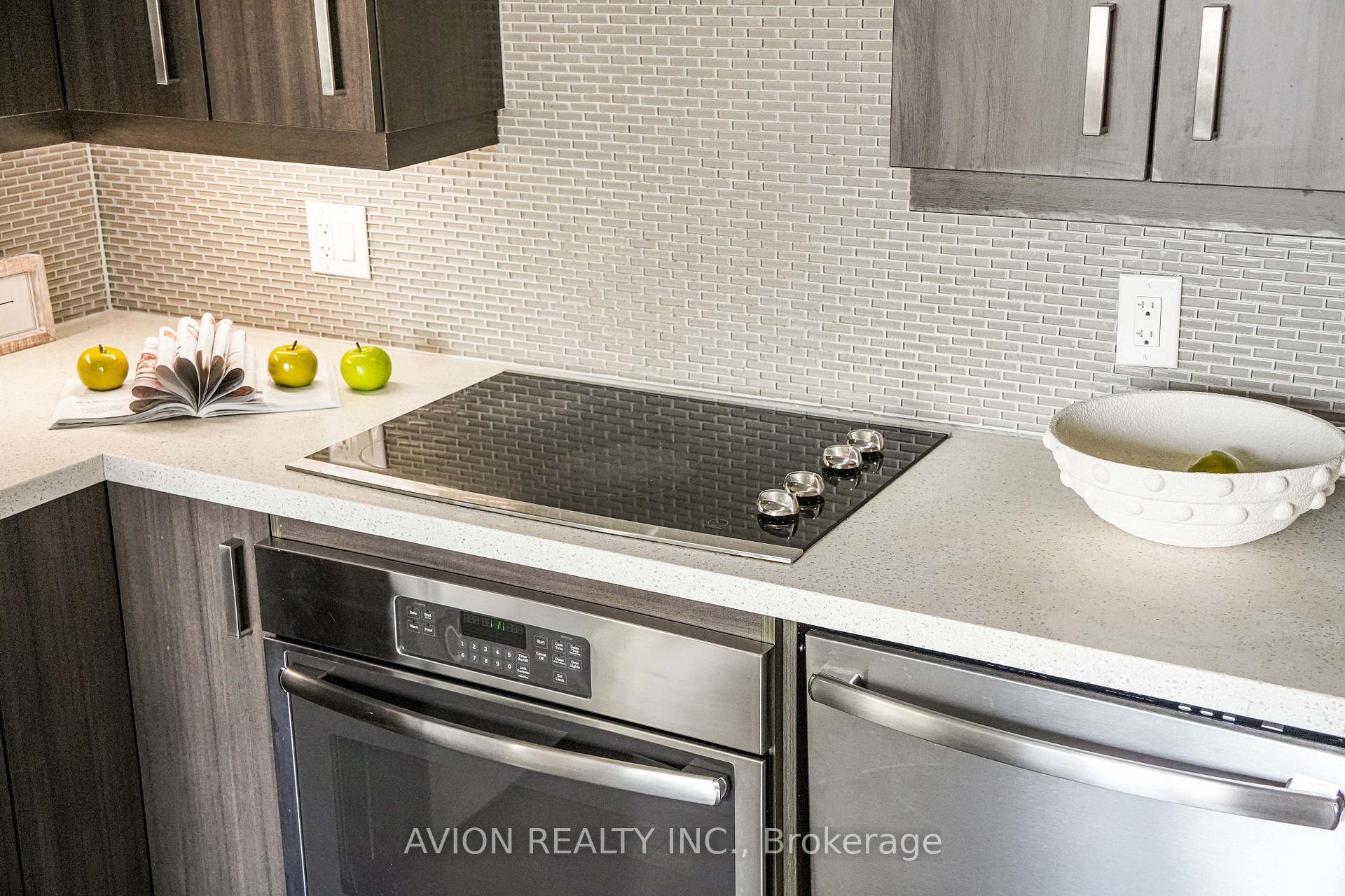 Photo 8 of Unit 217, 28 Uptown Drive, Markham, Unionville — HOMEH