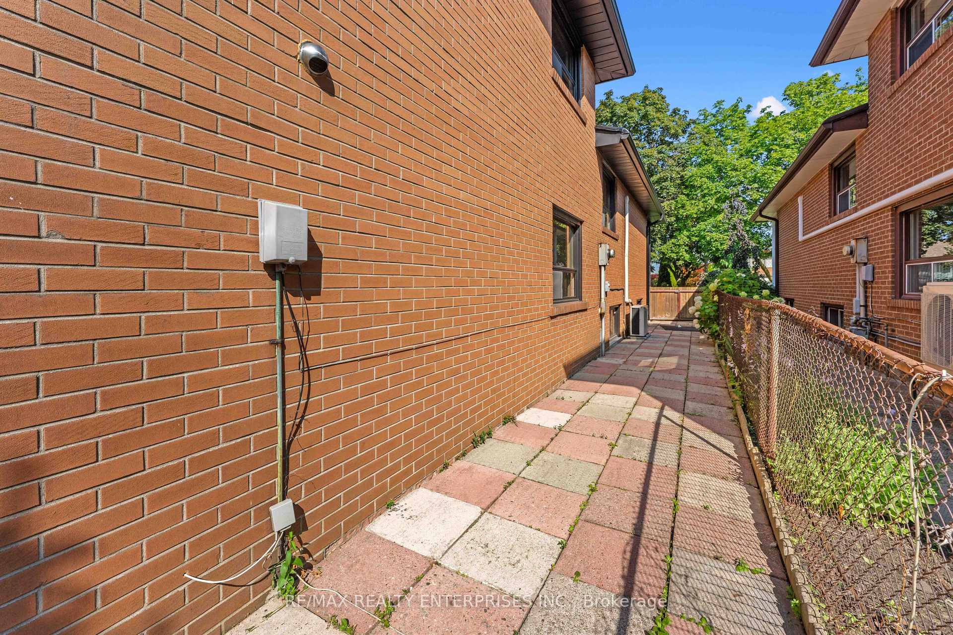 Photo 46 of Unit Upper, 2348 Denise Road, Mississauga, Lakeview — HOMEH