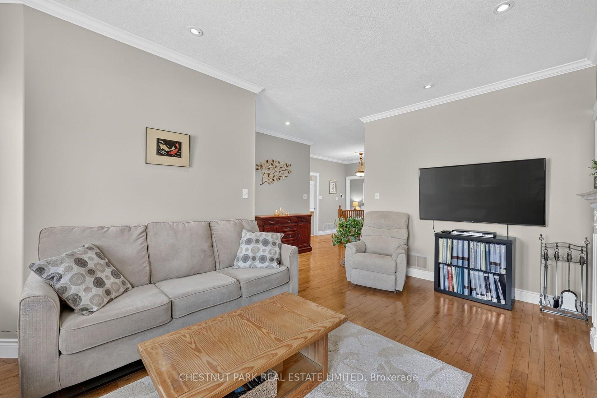 Photo 14 of 157 Birkhall Place, Barrie, Innis-Shore — HOMEH