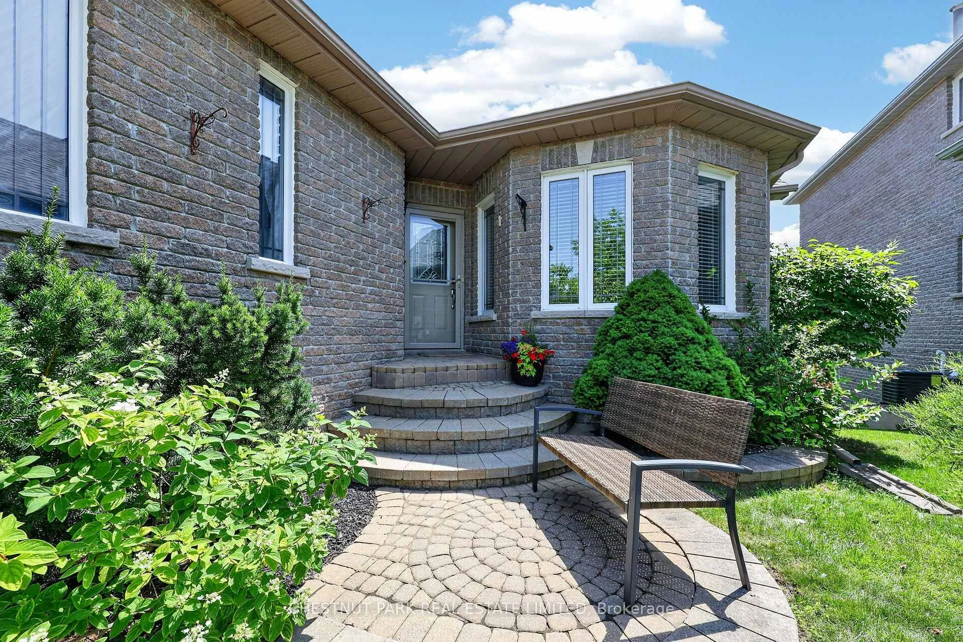 Photo 2 of 157 Birkhall Place, Barrie, Innis-Shore — HOMEH