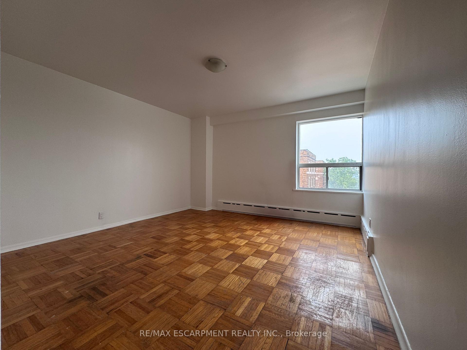 Photo 5 of Unit 405, 325A James Street S, Hamilton, Durand — HOMEH