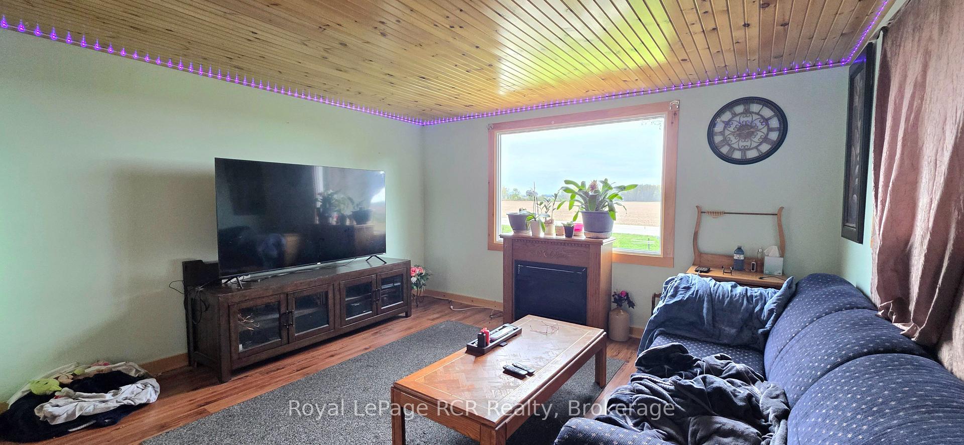 Photo 4 of 10 Quebec Road, Huron East, Vanastra — HOMEH