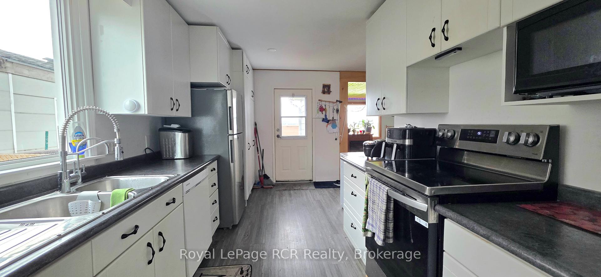 Photo 5 of 10 Quebec Road, Huron East, Vanastra — HOMEH