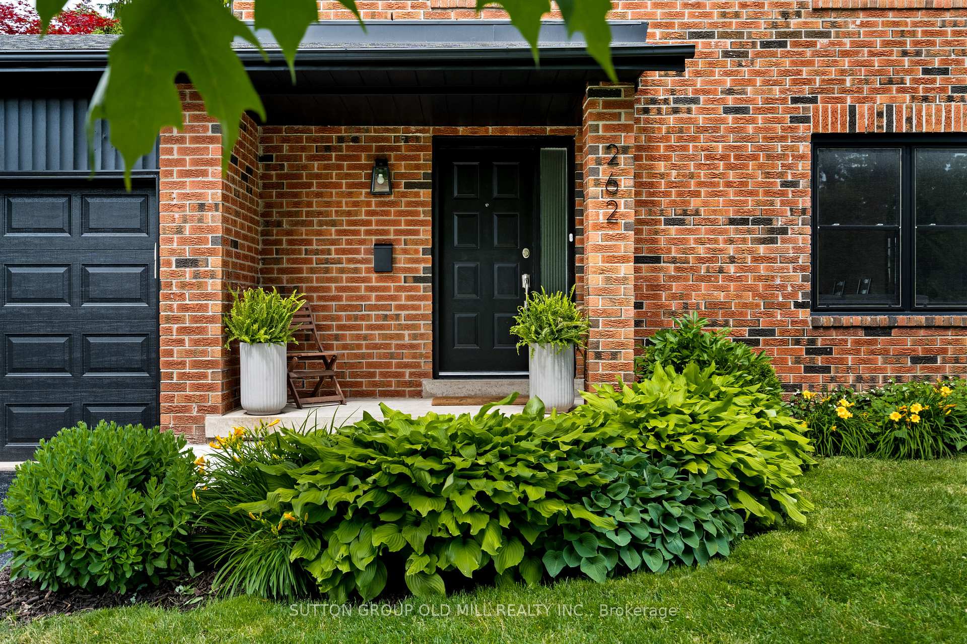 Photo 2 of 262 Chalmers Street, Oakville, Bronte — HOMEH