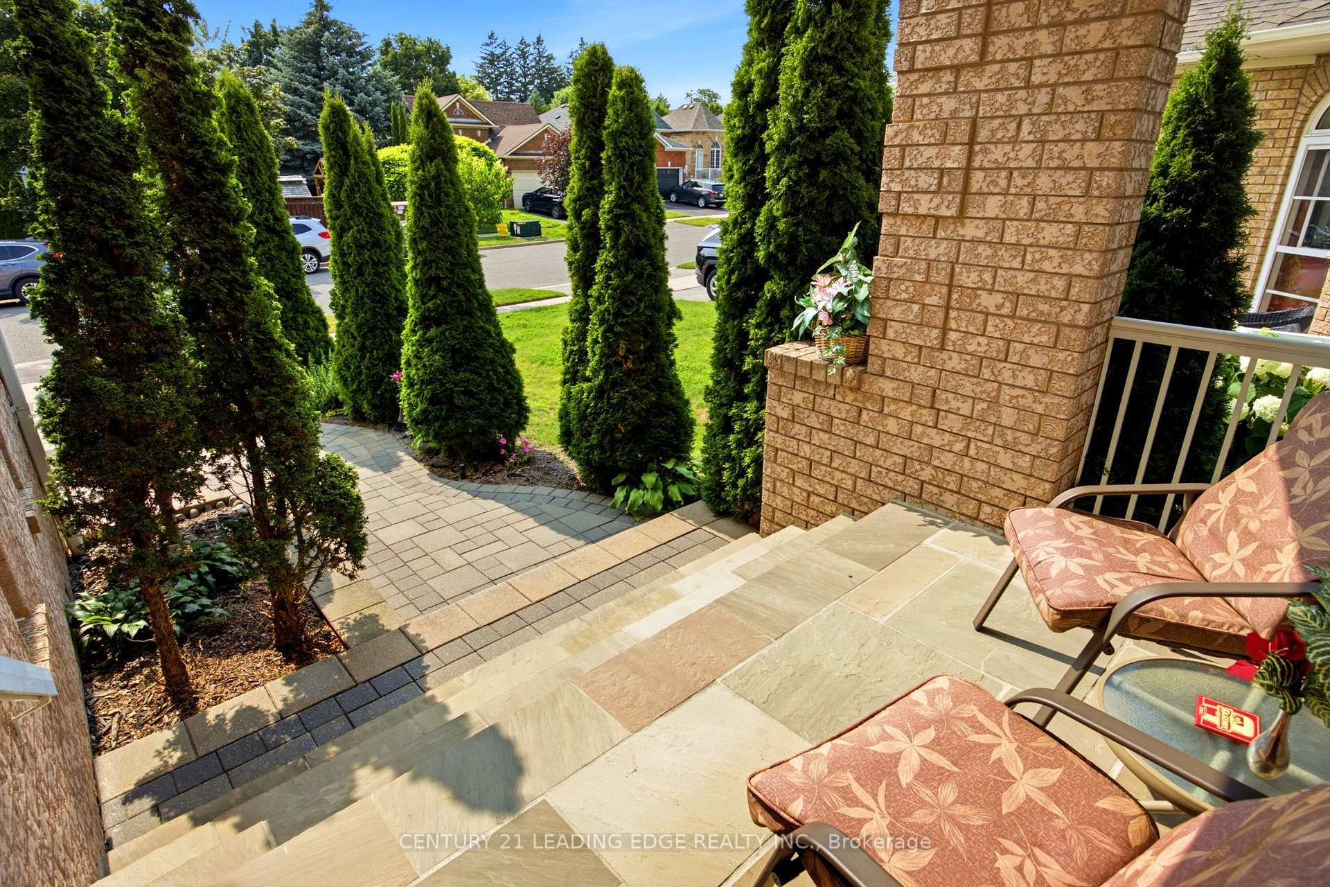 Photo 4 of 131 Tom Edwards Drive, Whitby, Rolling Acres — HOMEH