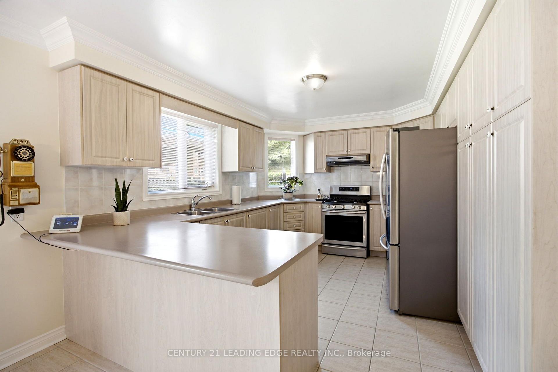 Photo 14 of 131 Tom Edwards Drive, Whitby, Rolling Acres — HOMEH