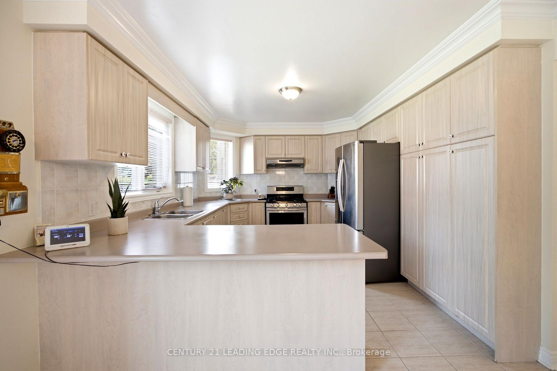 Photo 15 of 131 Tom Edwards Drive, Whitby, Rolling Acres — HOMEH