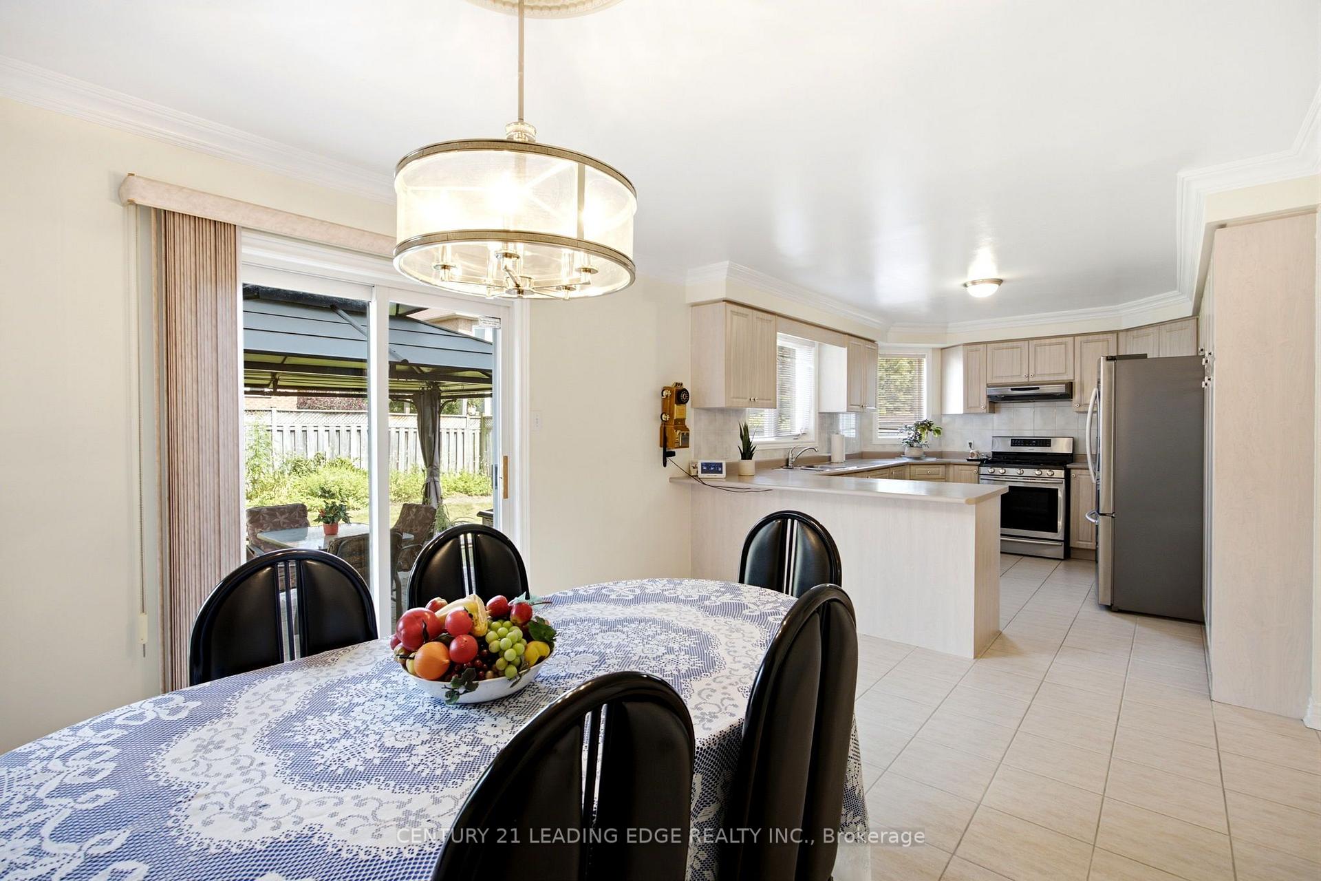 Photo 16 of 131 Tom Edwards Drive, Whitby, Rolling Acres — HOMEH