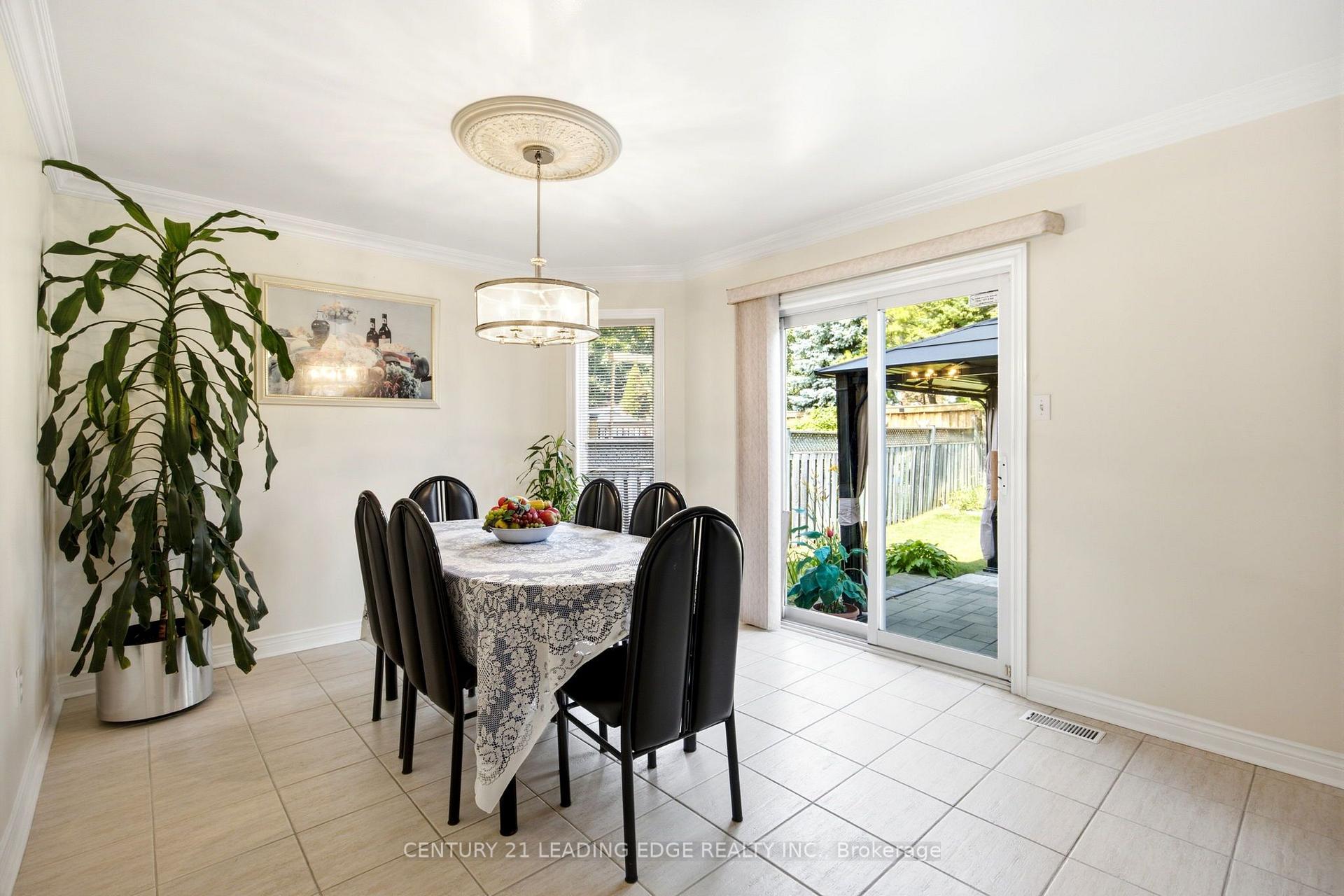 Photo 17 of 131 Tom Edwards Drive, Whitby, Rolling Acres — HOMEH