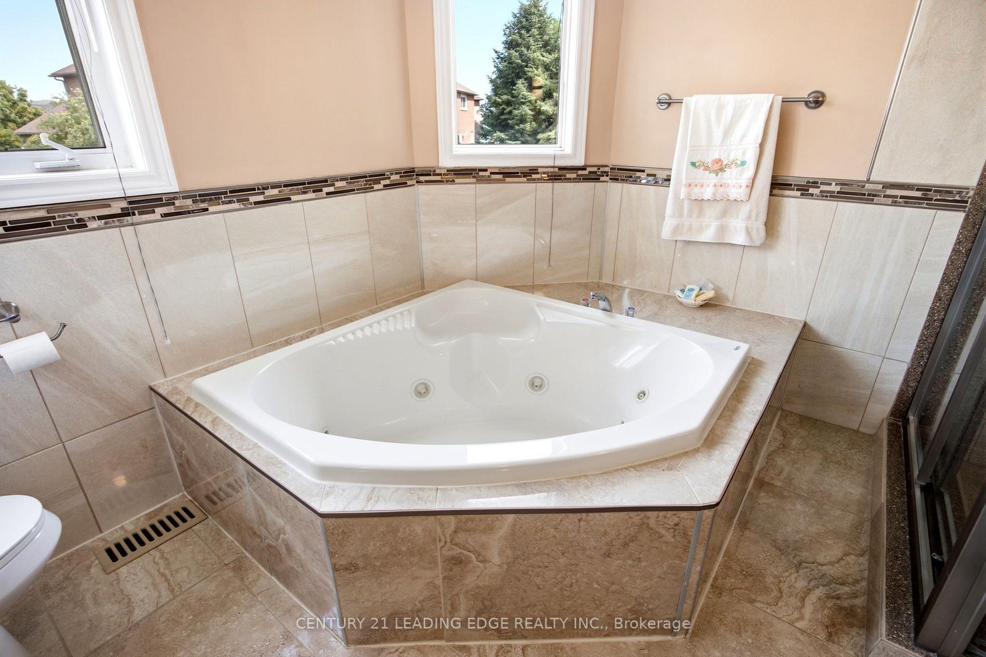Photo 31 of 131 Tom Edwards Drive, Whitby, Rolling Acres — HOMEH