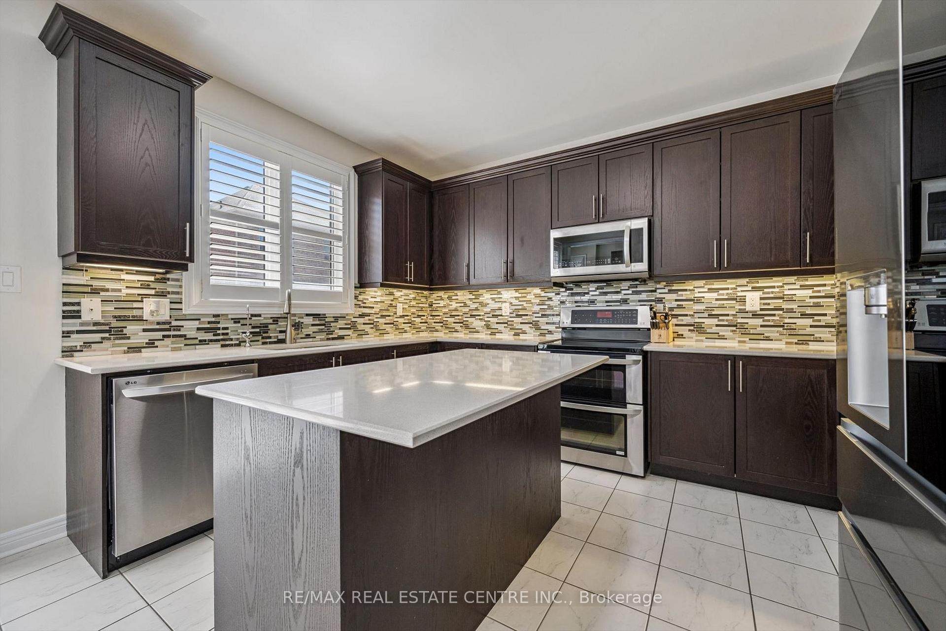 Photo 31 of 37 Zanetta Crescent, Brampton, Credit Valley — HOMEH