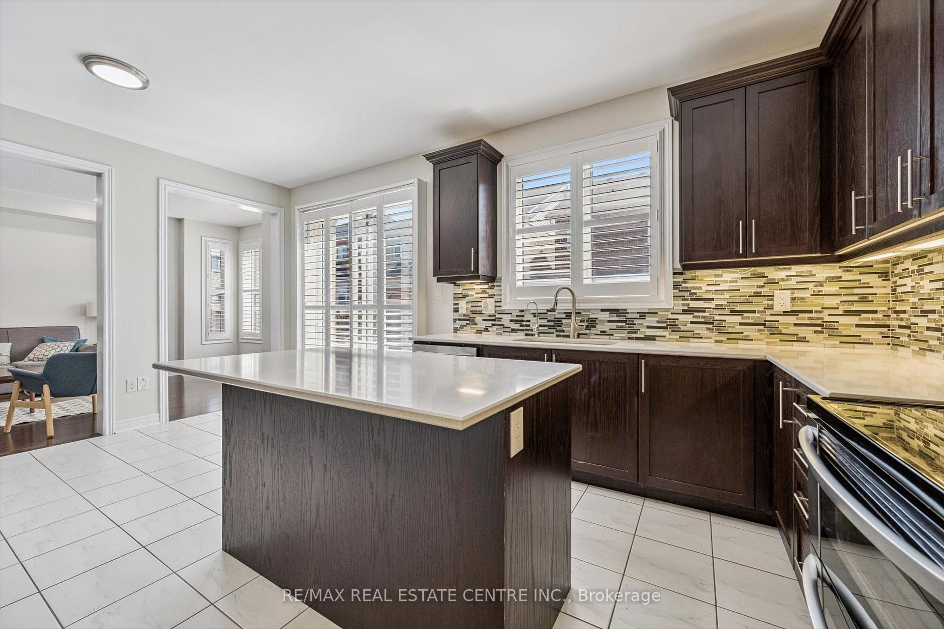 Photo 33 of 37 Zanetta Crescent, Brampton, Credit Valley — HOMEH