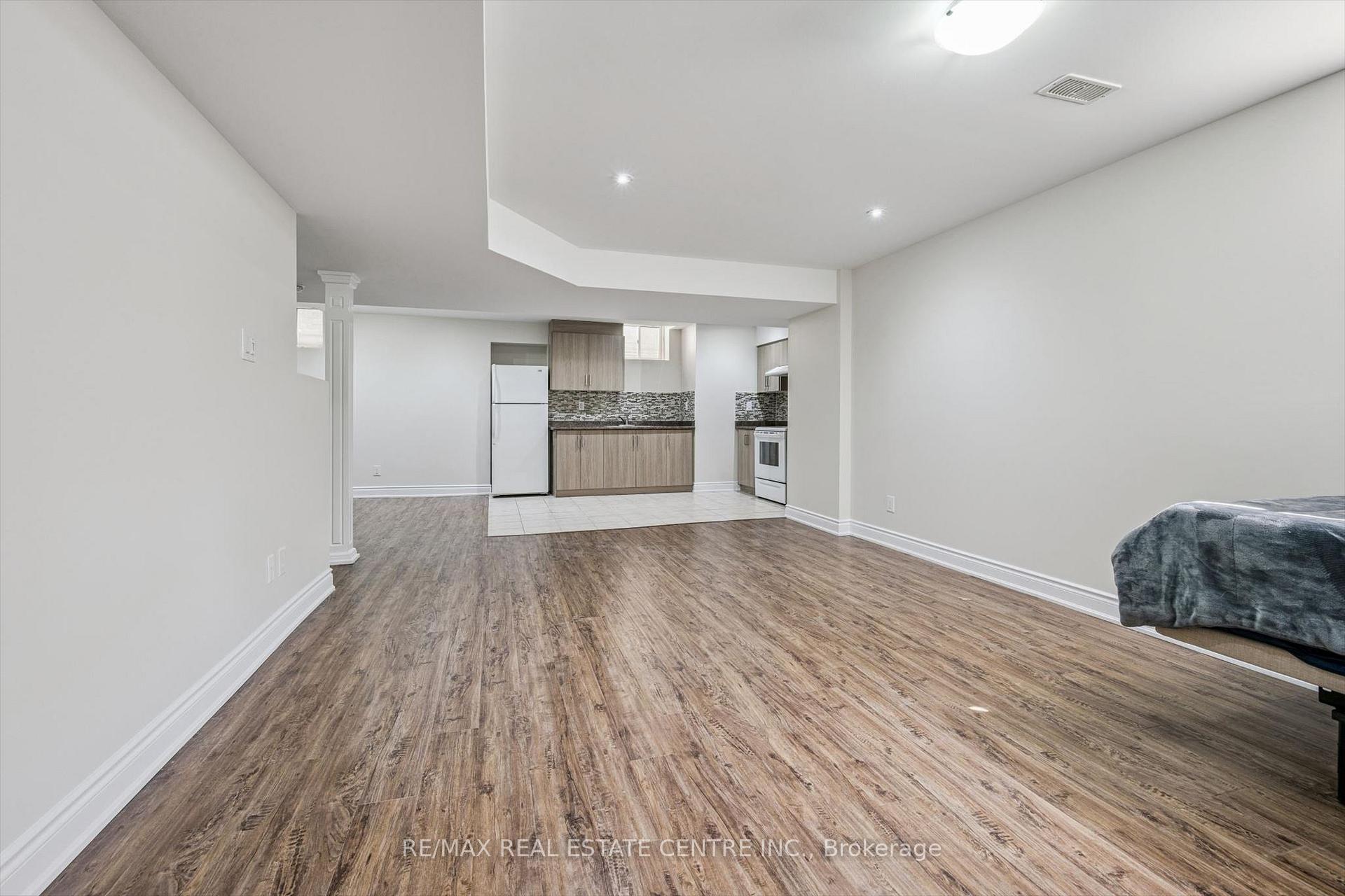Photo 12 of 37 Zanetta Crescent, Brampton, Credit Valley — HOMEH