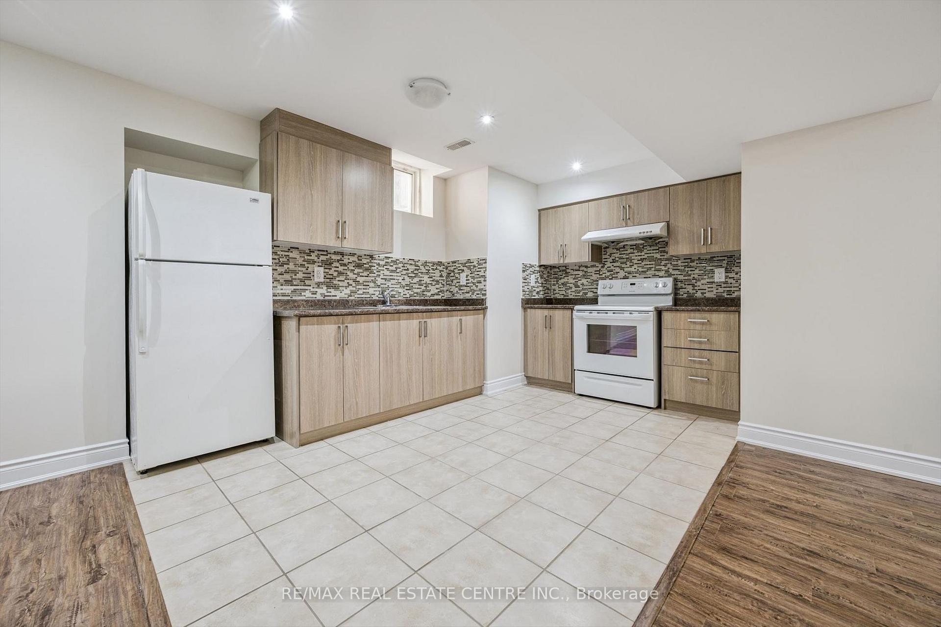 Photo 13 of 37 Zanetta Crescent, Brampton, Credit Valley — HOMEH