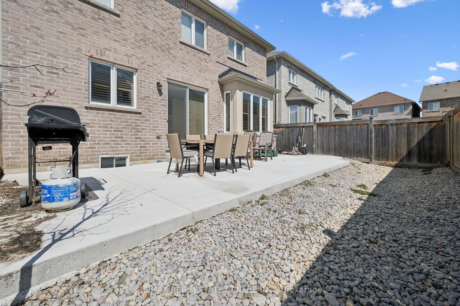Photo 17 of 37 Zanetta Crescent, Brampton, Credit Valley — HOMEH