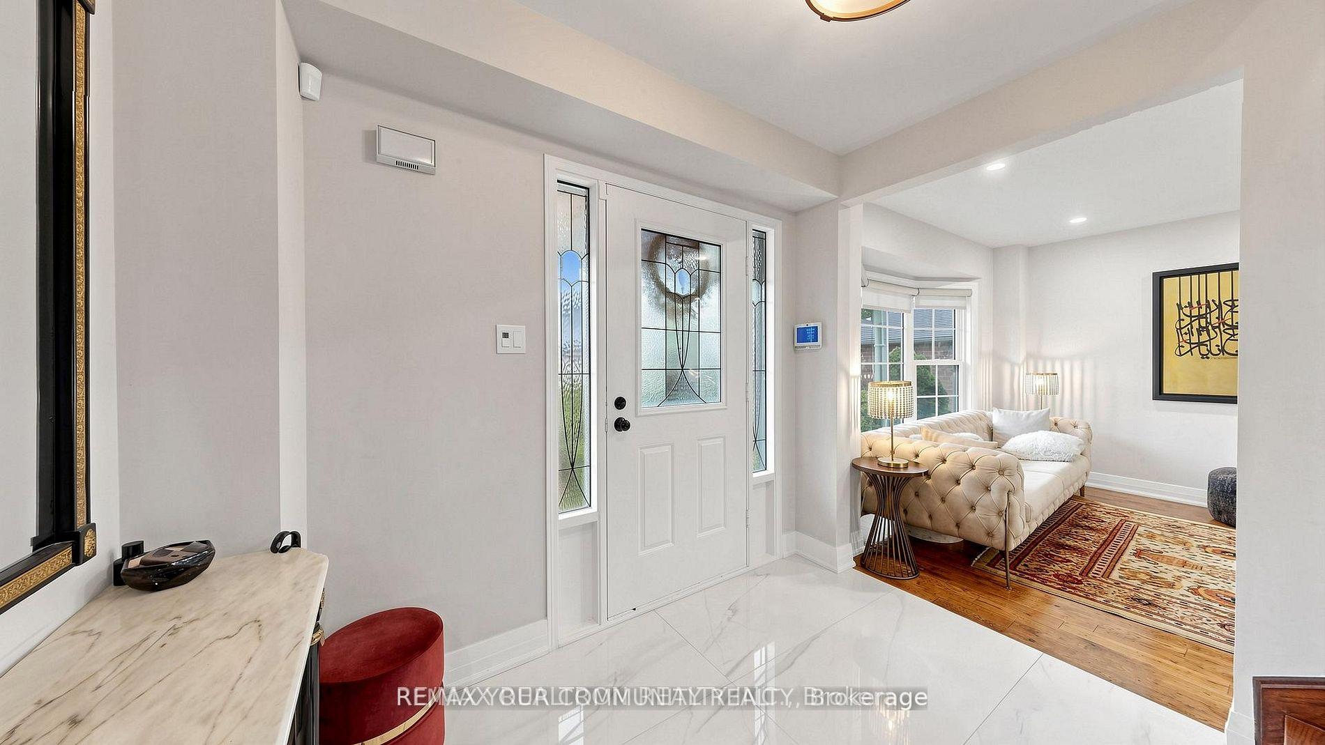 Photo 2 of 48 Beatty Crescent, Aurora, Aurora Highlands — HOMEH
