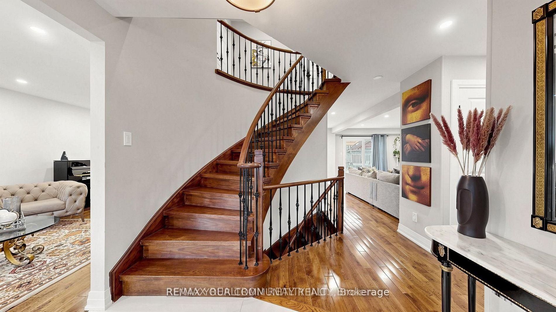 Photo 4 of 48 Beatty Crescent, Aurora, Aurora Highlands — HOMEH