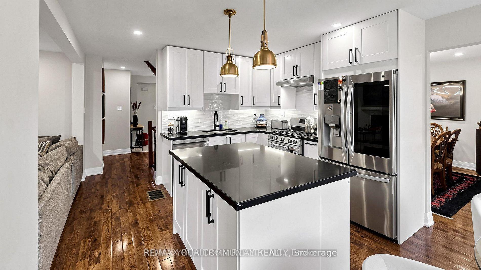 Photo 5 of 48 Beatty Crescent, Aurora, Aurora Highlands — HOMEH