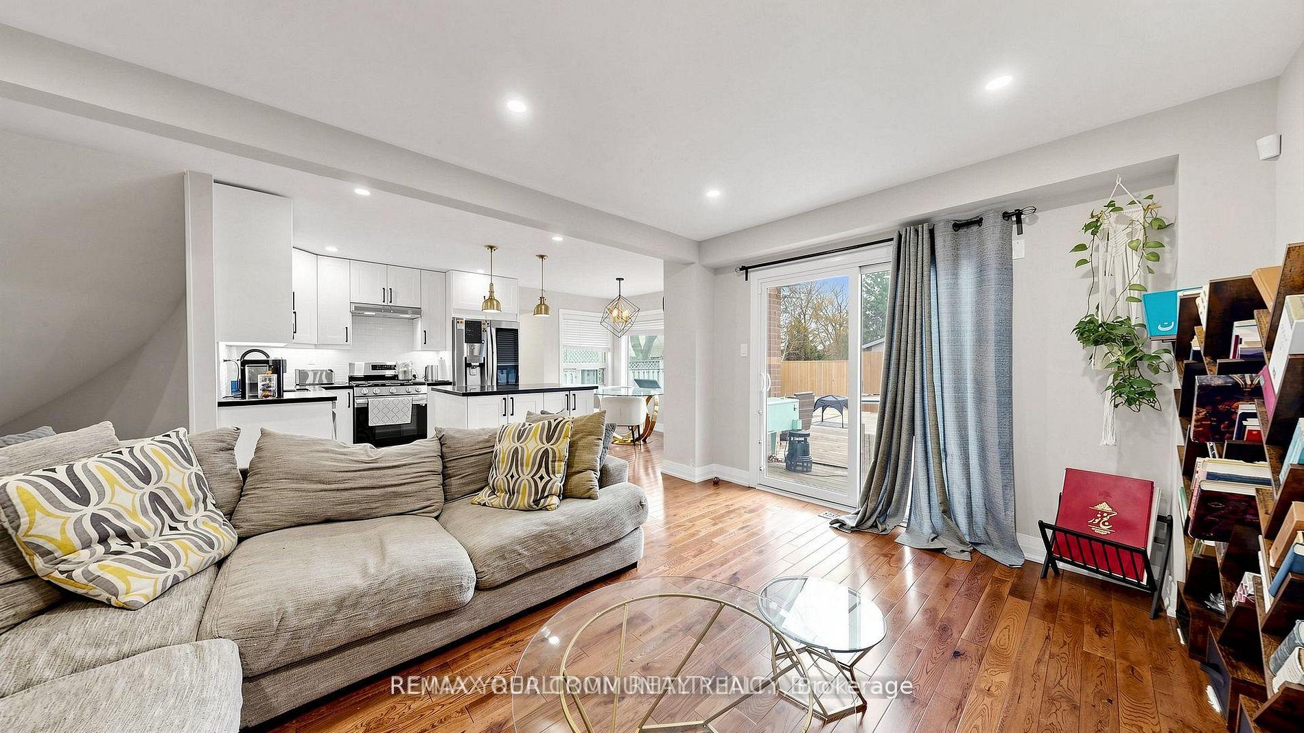 Photo 12 of 48 Beatty Crescent, Aurora, Aurora Highlands — HOMEH