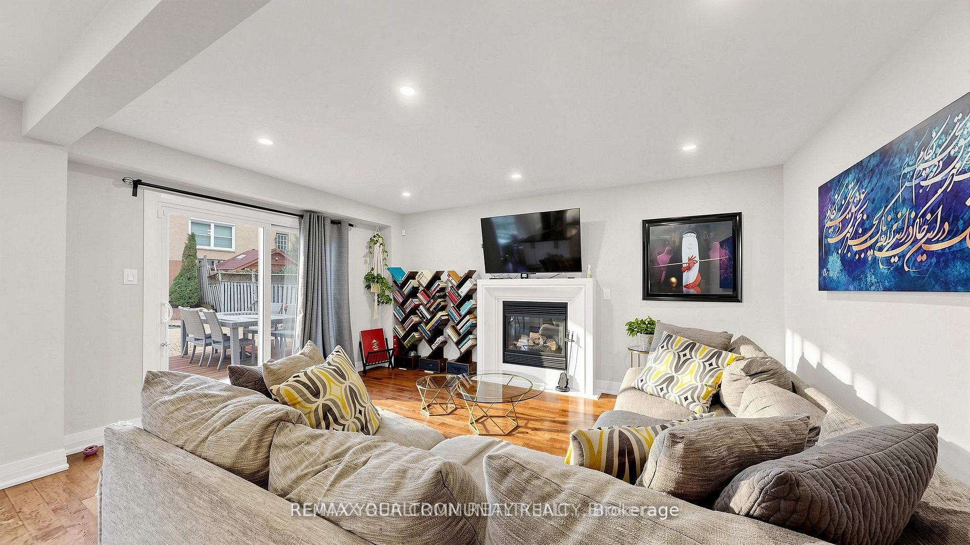 Photo 14 of 48 Beatty Crescent, Aurora, Aurora Highlands — HOMEH