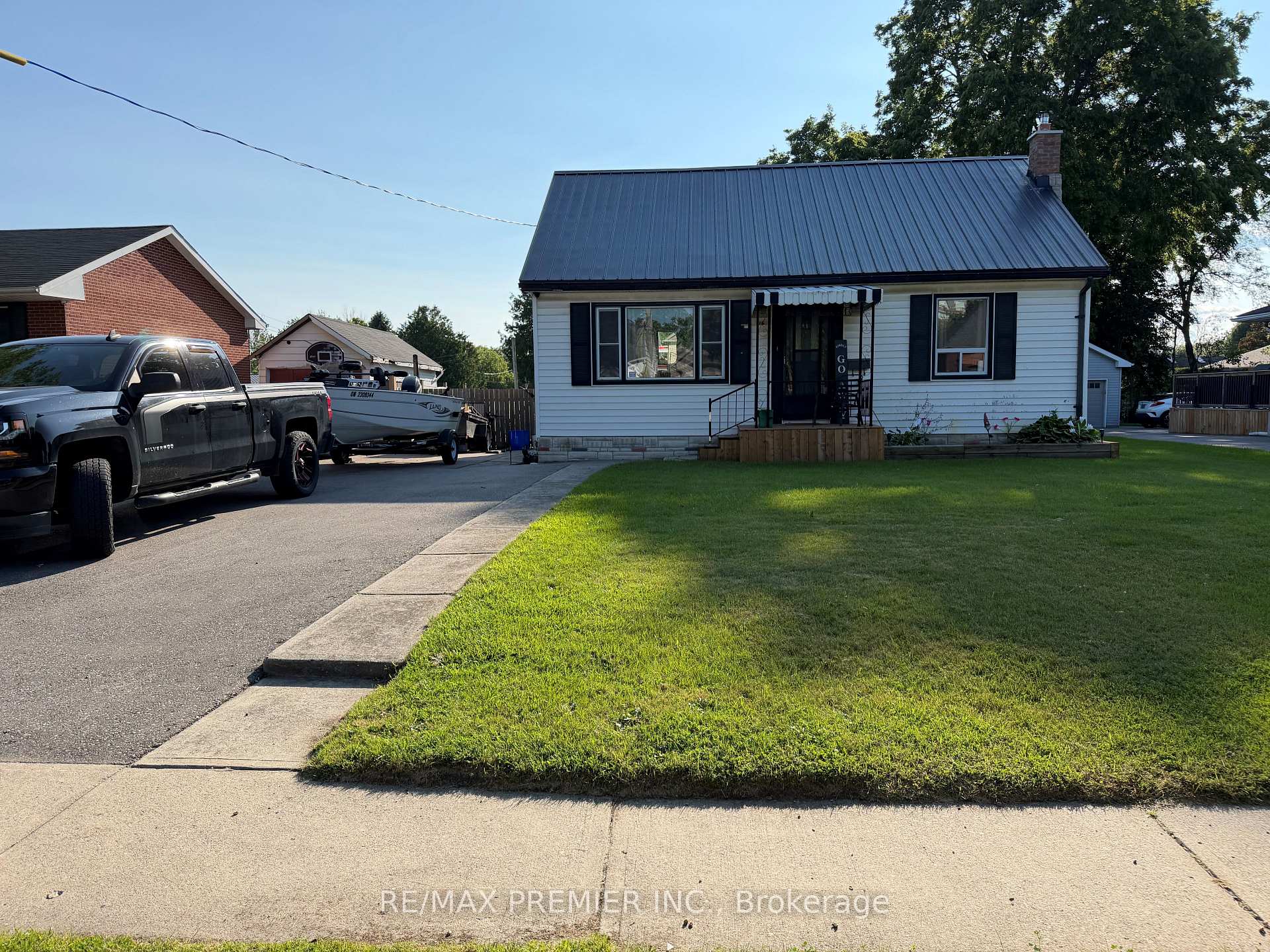 Photo 1 of 116 Duke Street, Clarington, Bowmanville — HOMEH