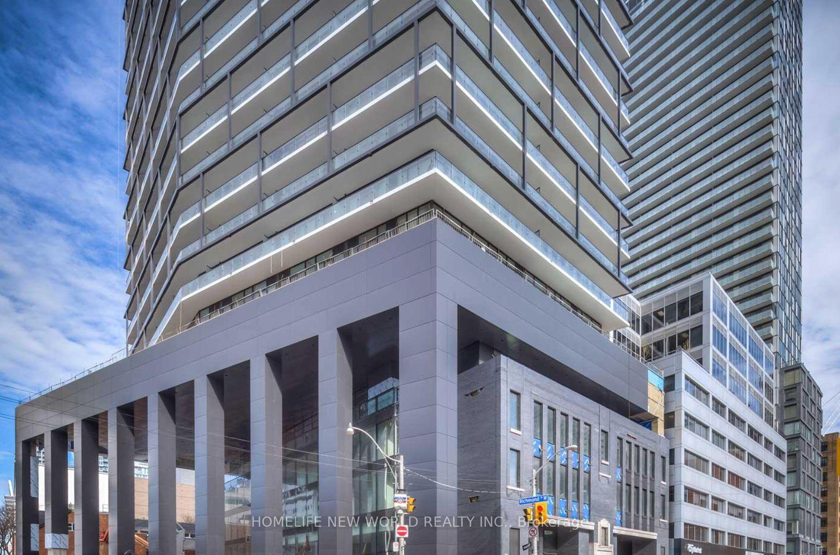 Front of Unit 1608, 125 Peter St Street