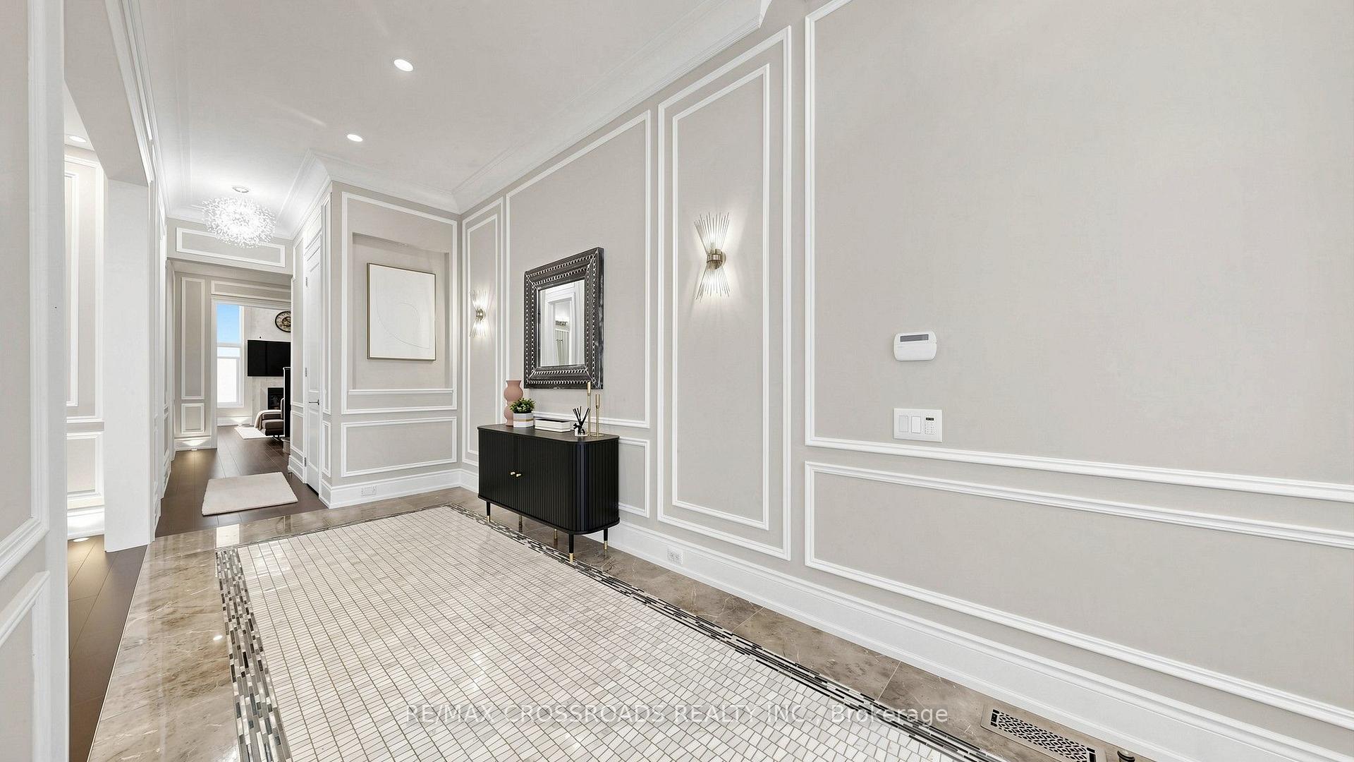 Photo 3 of 19 Finland Drive, Vaughan, Kleinburg — HOMEH