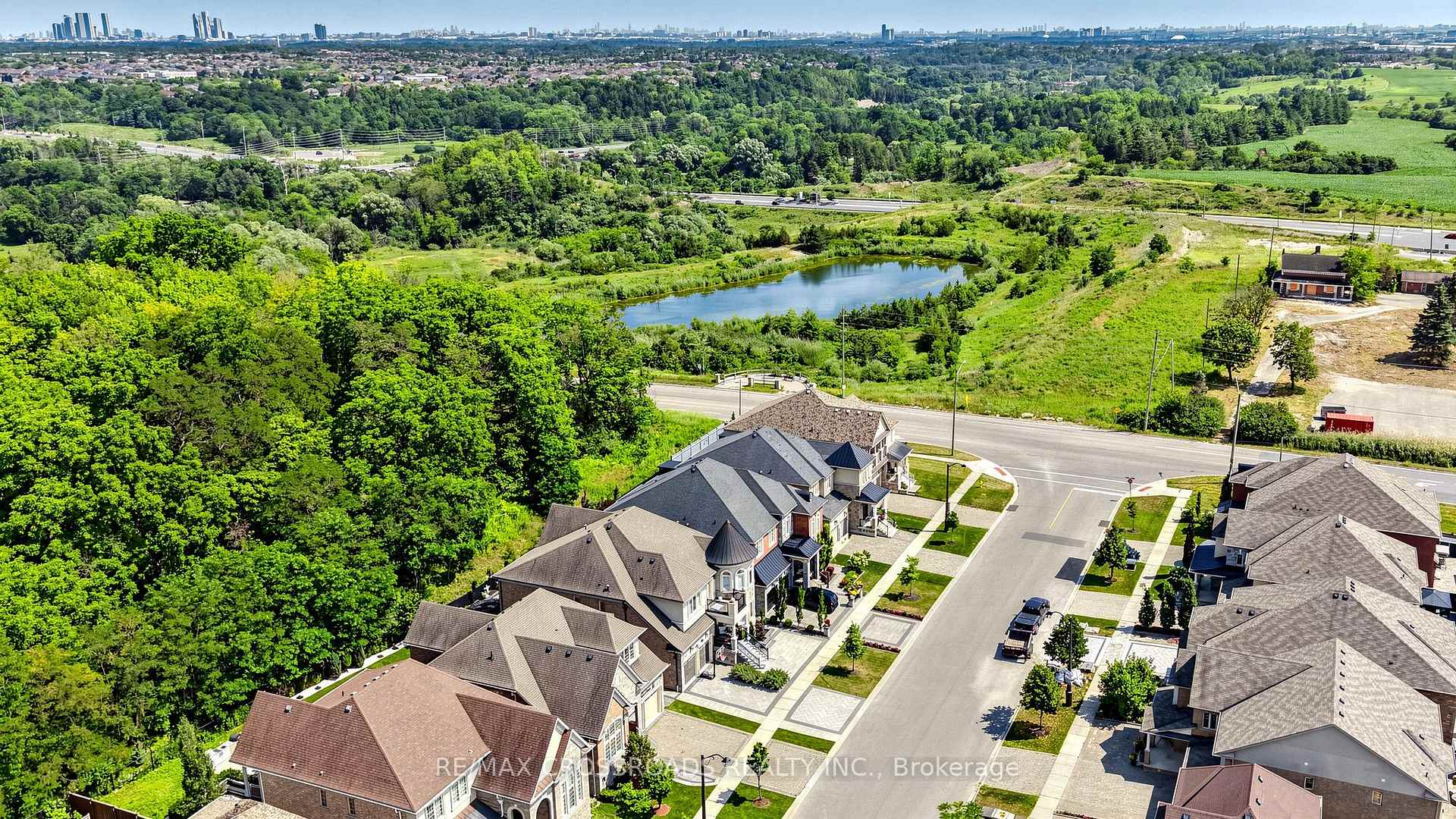 Photo 50 of 19 Finland Drive, Vaughan, Kleinburg — HOMEH