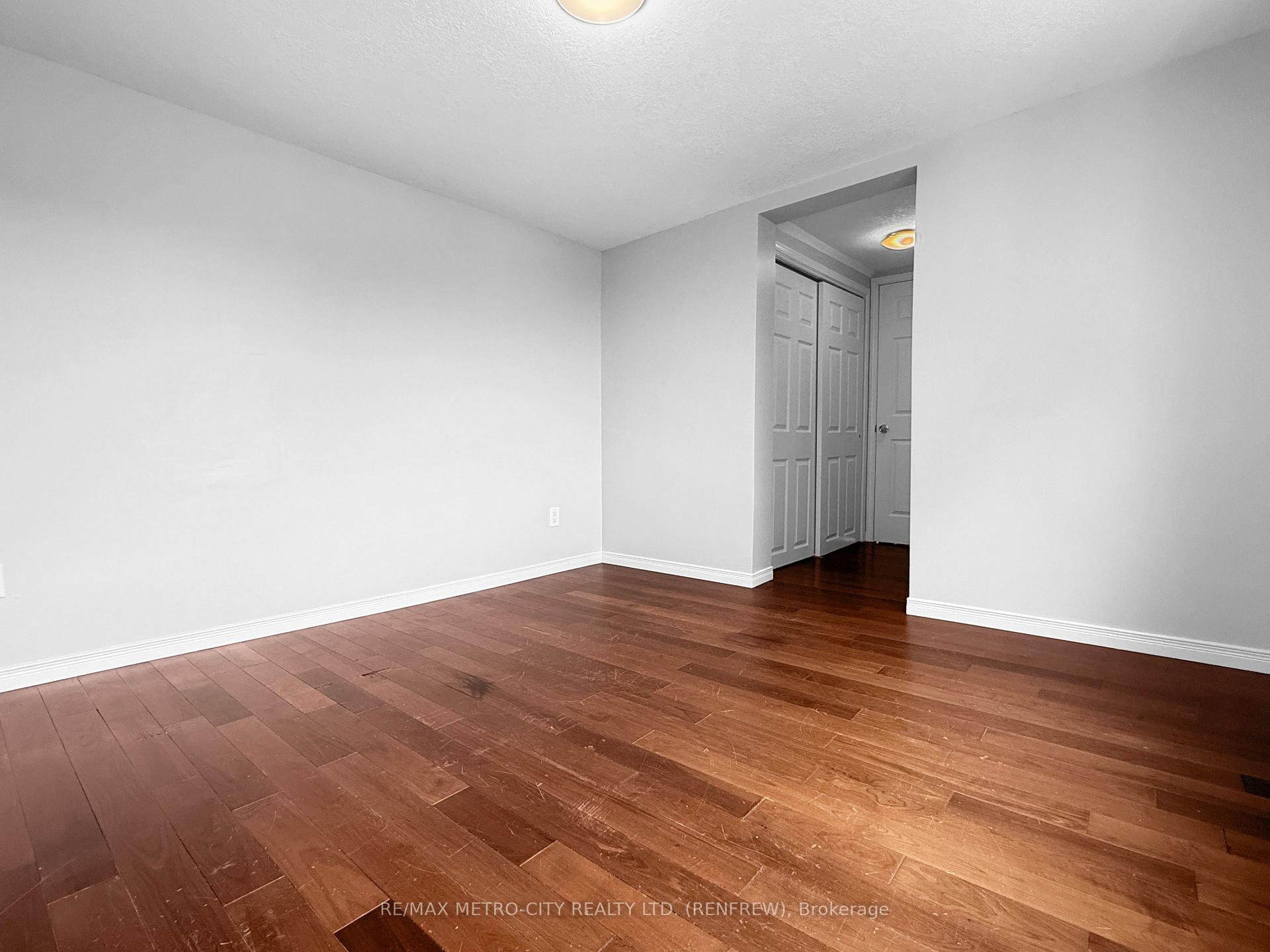 Photo 7 of 143 Bonnechere Street S, Renfrew, Renfrew — HOMEH