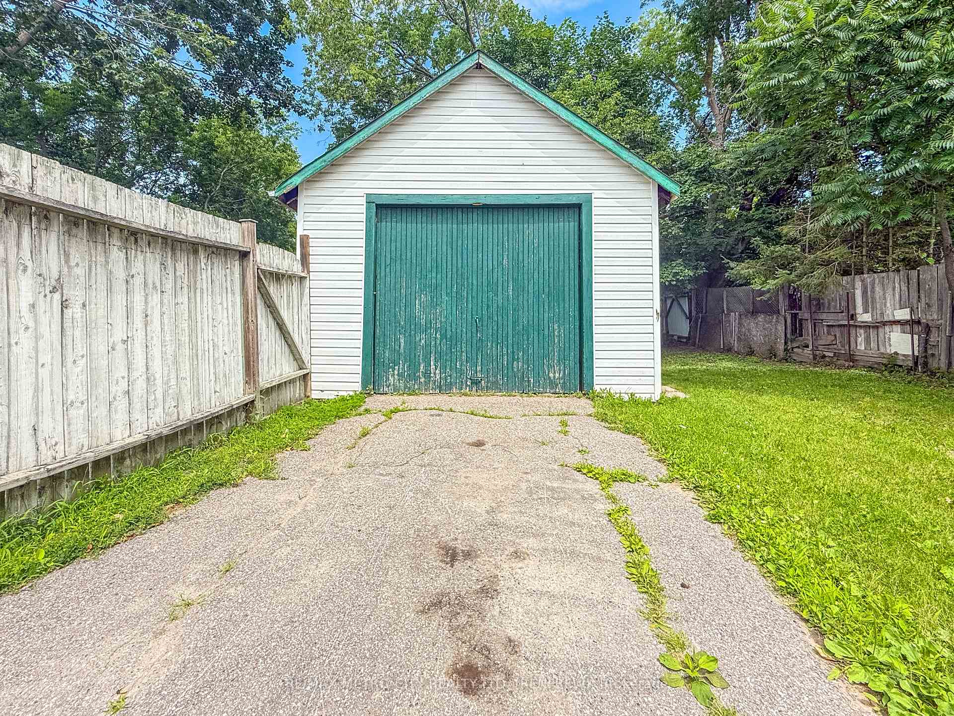 Photo 12 of 143 Bonnechere Street S, Renfrew, Renfrew — HOMEH