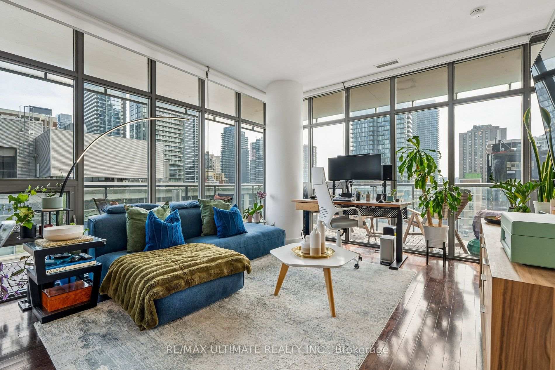 Photo 5 of Unit 905, 33 Charles Street E, Toronto, Church-Yonge Corridor — HOMEH